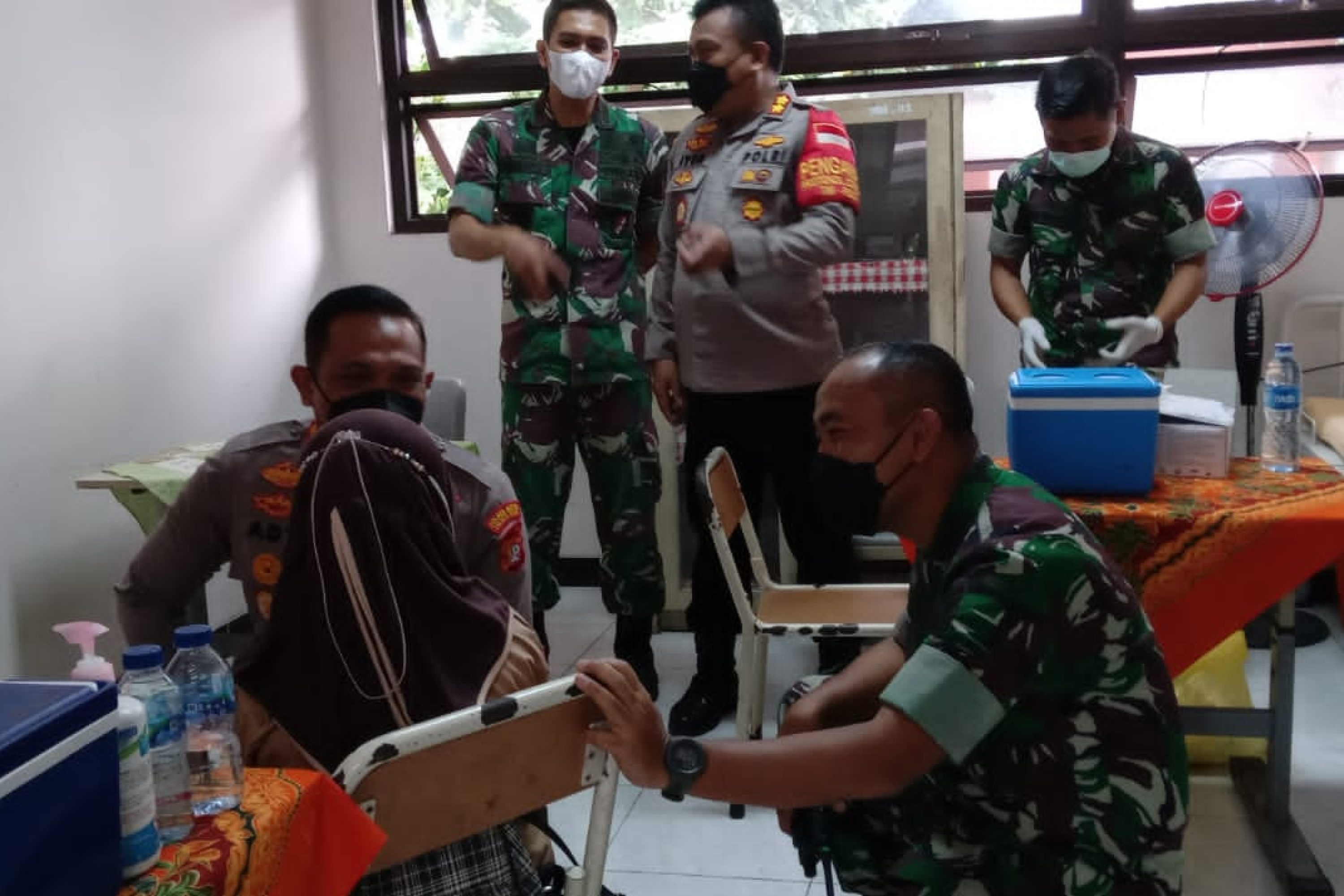 Pelaksanaan Gerai Vaksin di SDN 01 Pagi Mangga Besar Tamansari di Pantau Langsung Oleh  Dandim 0503/JB dan Kapolres Jakbar