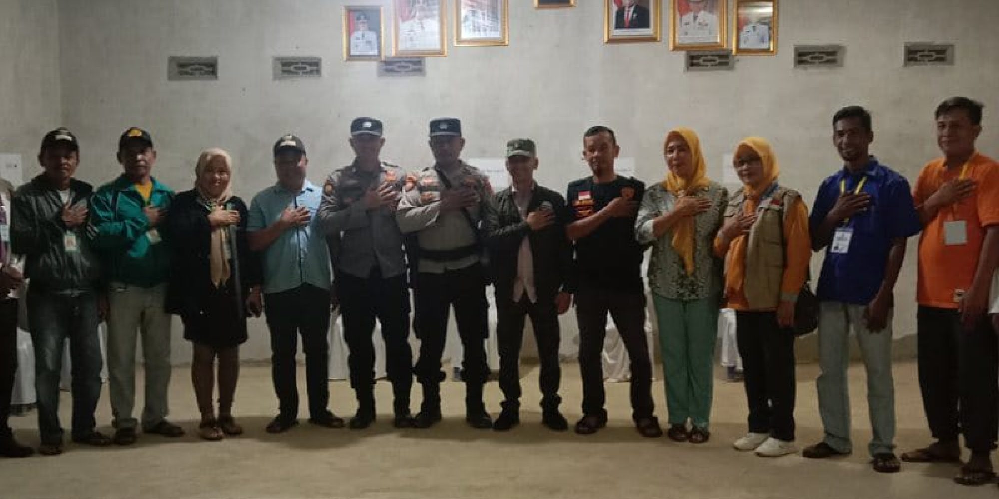 Camat Angata Bersama Kapolsek, Lakukan Sidak  Panitia Cek Persiapan Pilkades