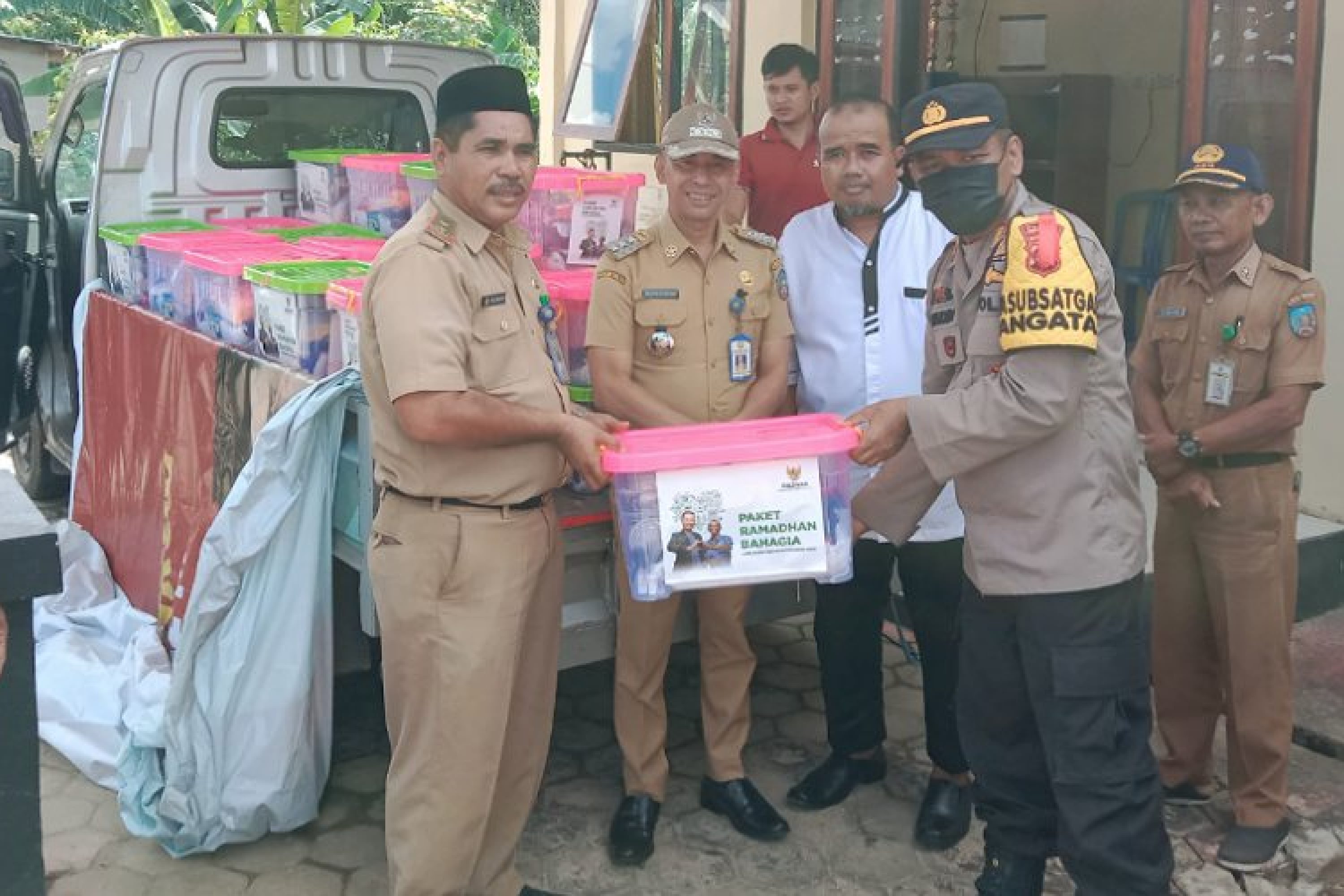 Baznas Sultra Salurkan 50 Paket Sembako  di Kecamatan Angata, Konsel