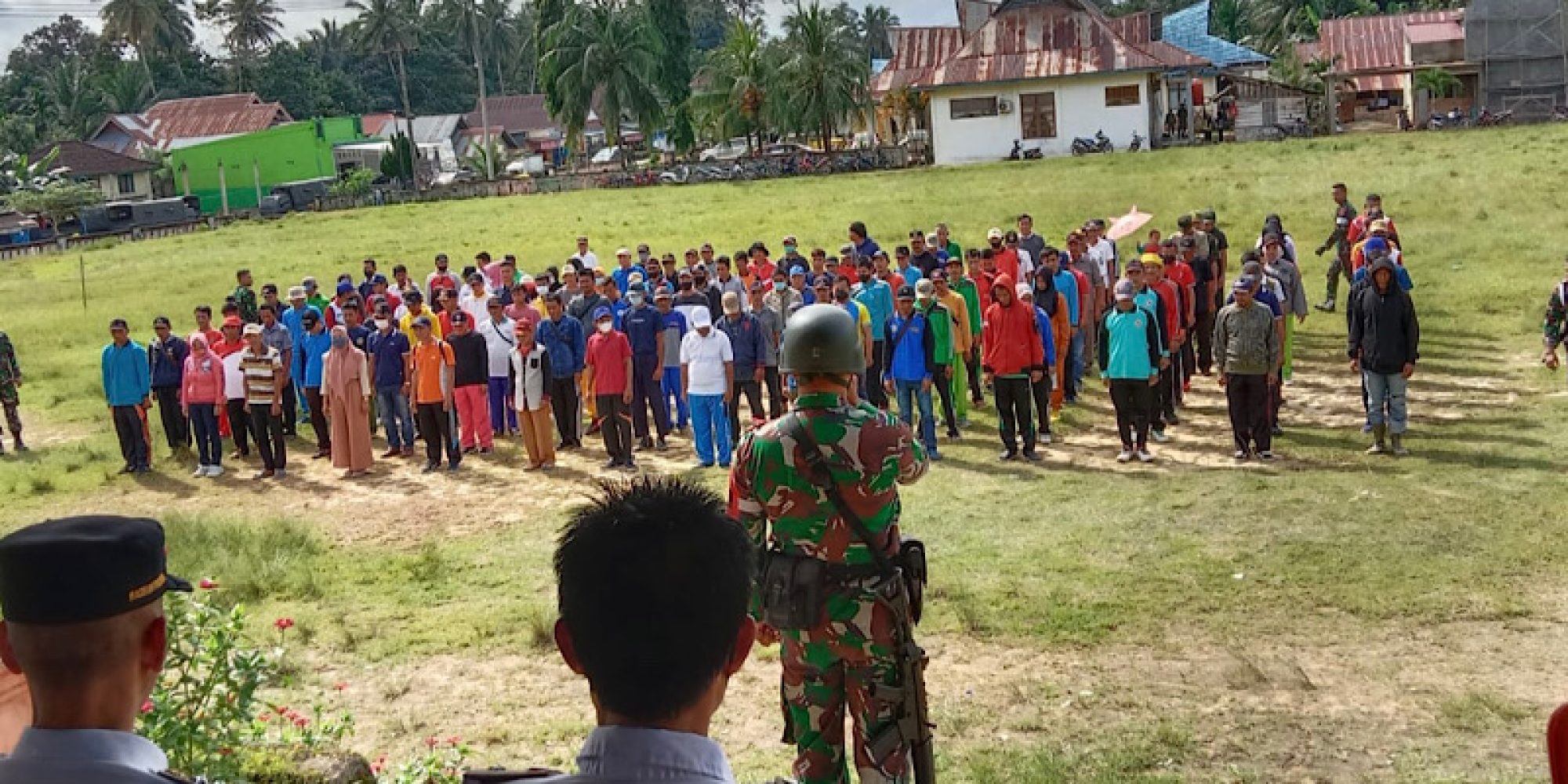 Waow..!! Untuk Yang Pertama Kali, Pemerintah Kec Angata Bersama TNI dari yonif 725 Woroagi Menggelar Latsar PBB Bagi Linmas