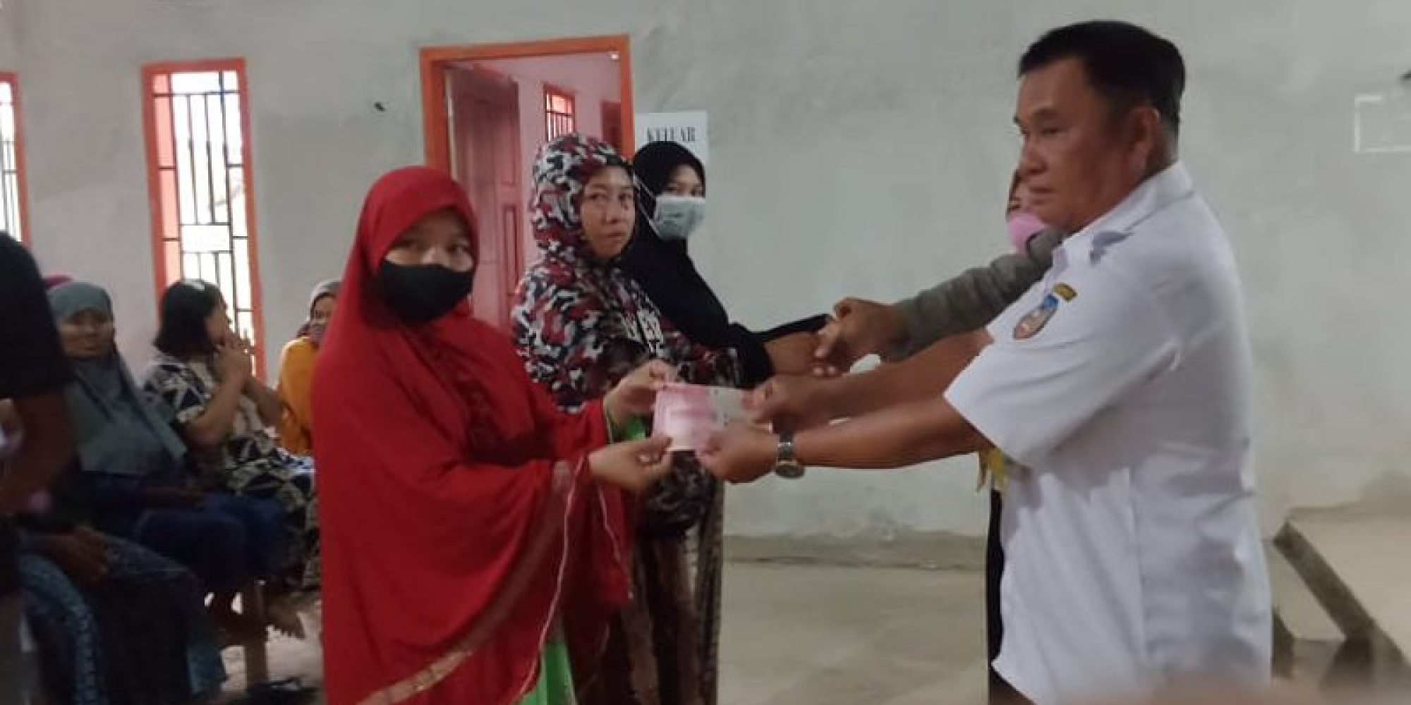 Pemdes Simbangu Kembali Salurkan BLT Tahap II Ke 83 KPM Tahun 2022