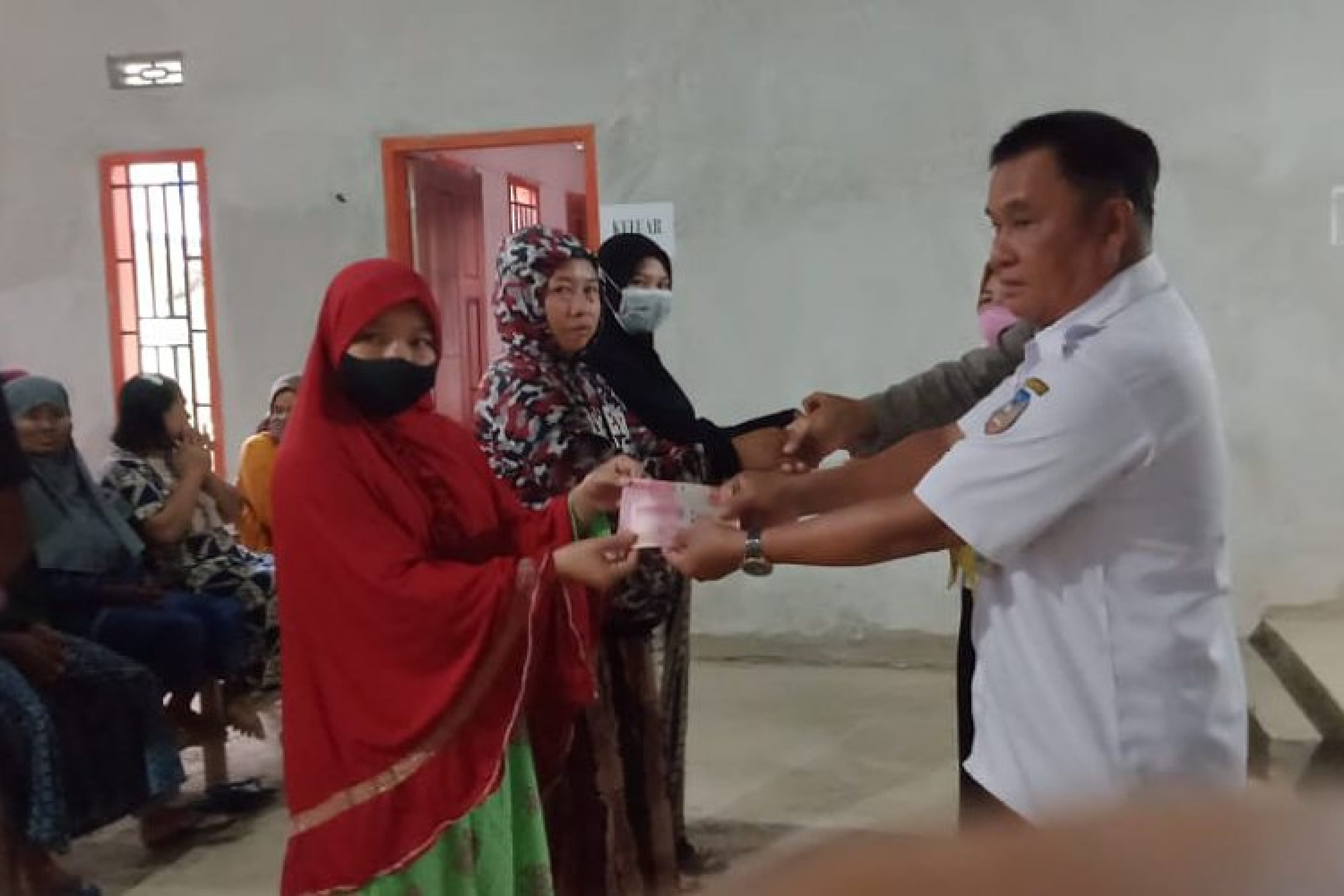 Pemdes Simbangu Kembali Salurkan BLT Tahap II Ke 83 KPM Tahun 2022