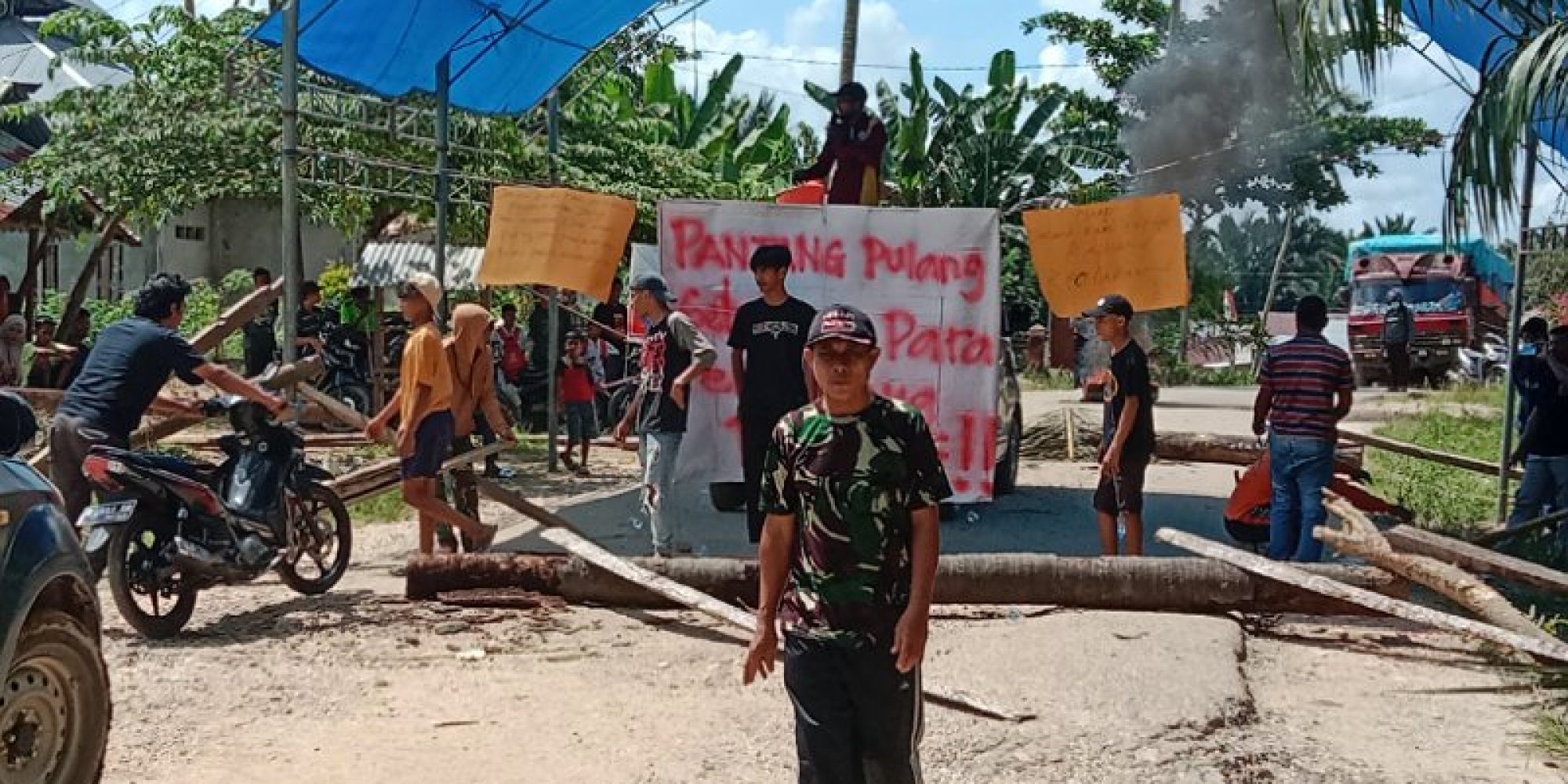Merasa Di Anak Tirikan Pemprov, Warga Kec Angata Kembali Blokade Akses Menuju Andoolo