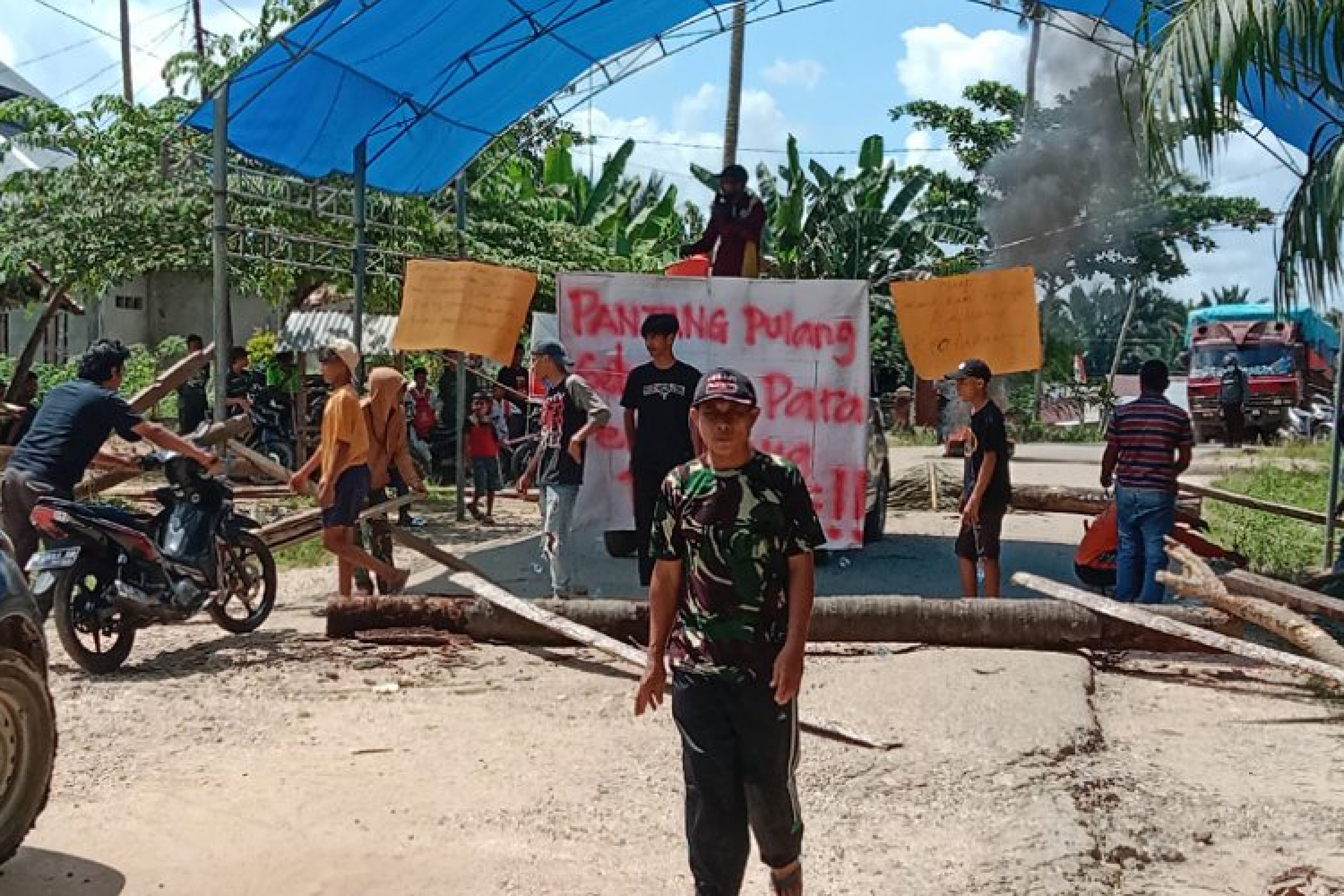 Merasa Di Anak Tirikan Pemprov, Warga Kec Angata Kembali Blokade Akses Menuju Andoolo