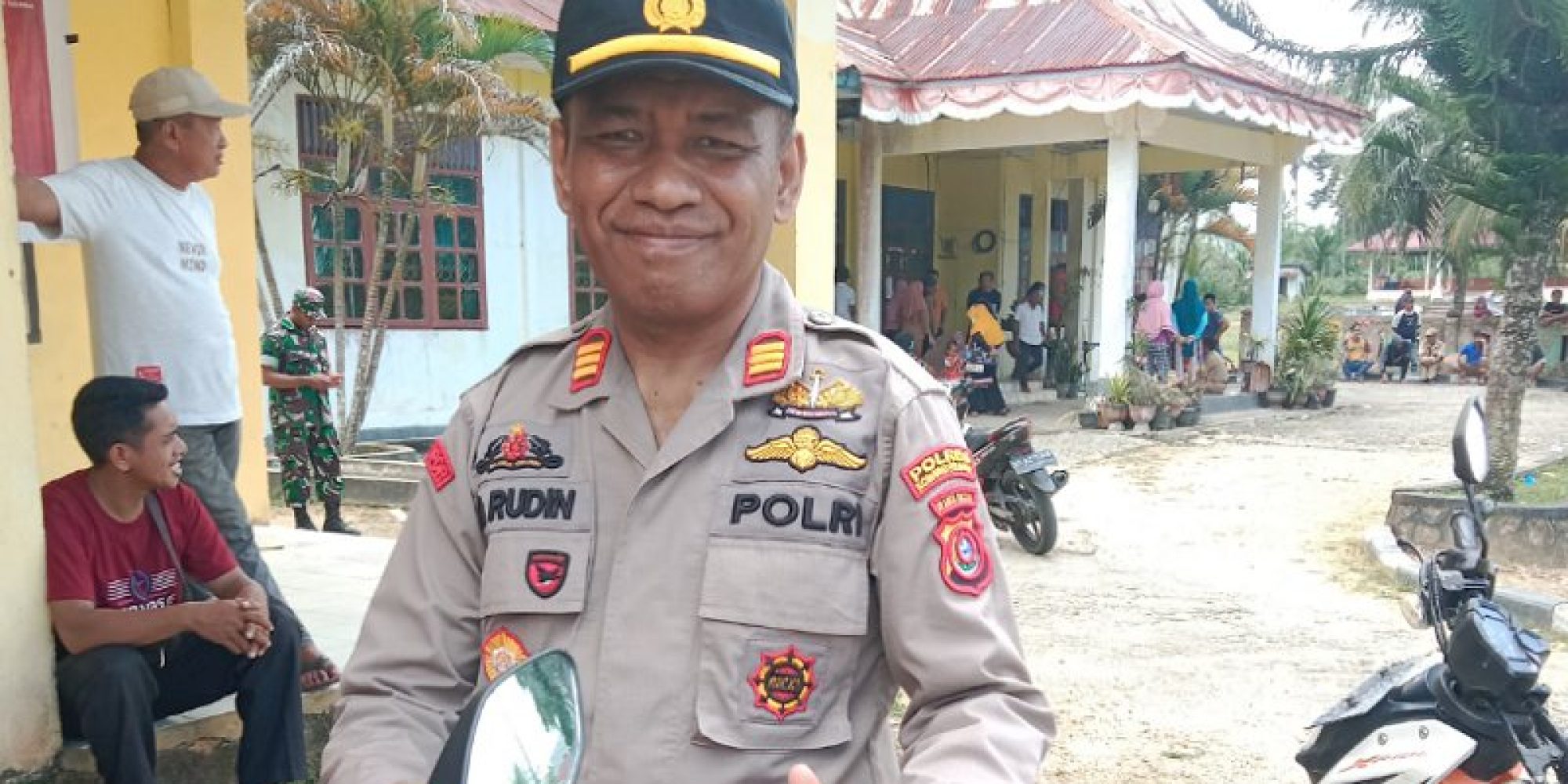 Polsek Angata Lakukan Pengamanan Aksi Demo Di Depan Kantor Camat Angata