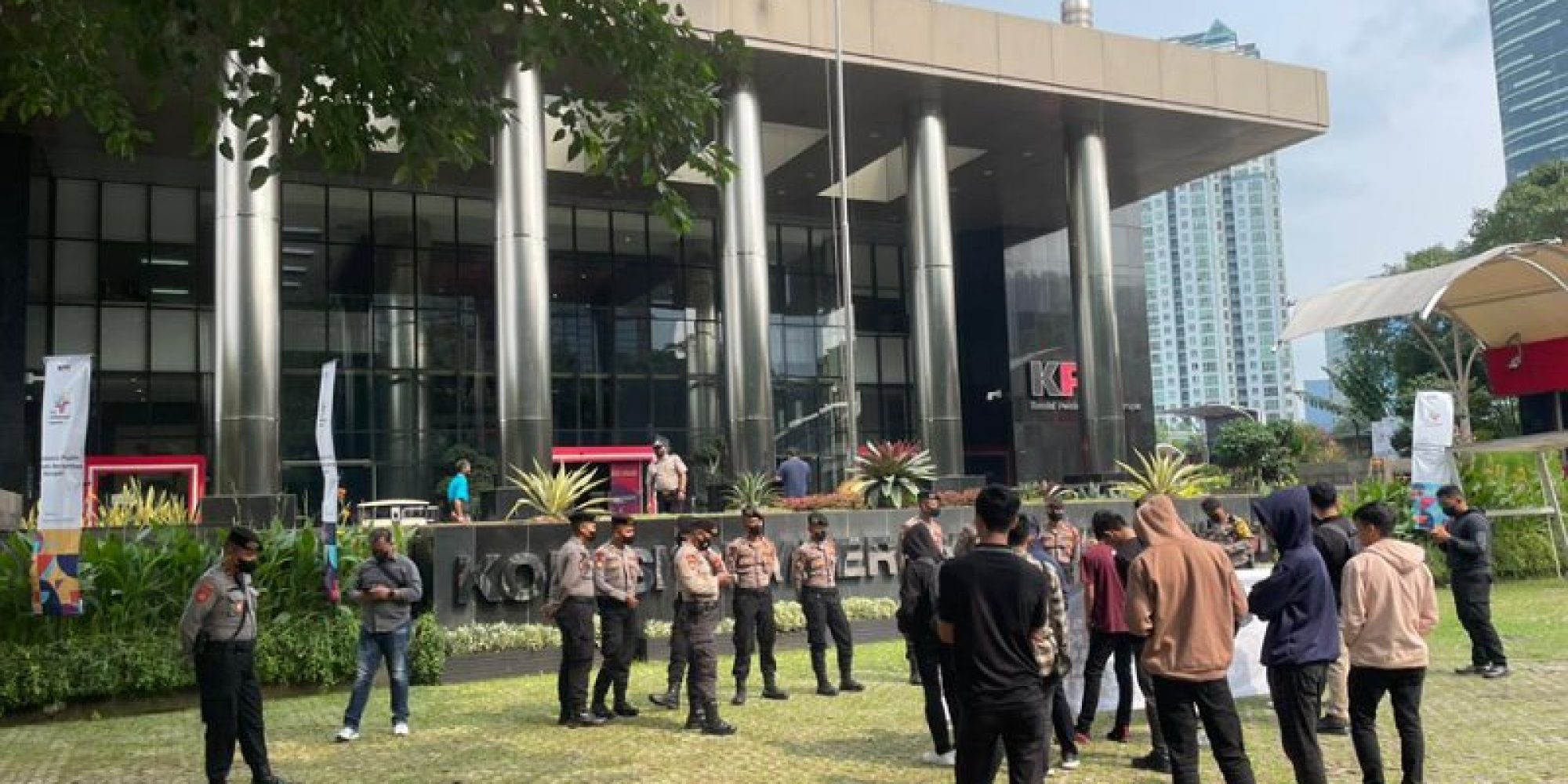 Unjuk Rasa Digedung KPK RI, KOMANDO Tantang Firly Bahuri “OTT” Gubernur Sultra