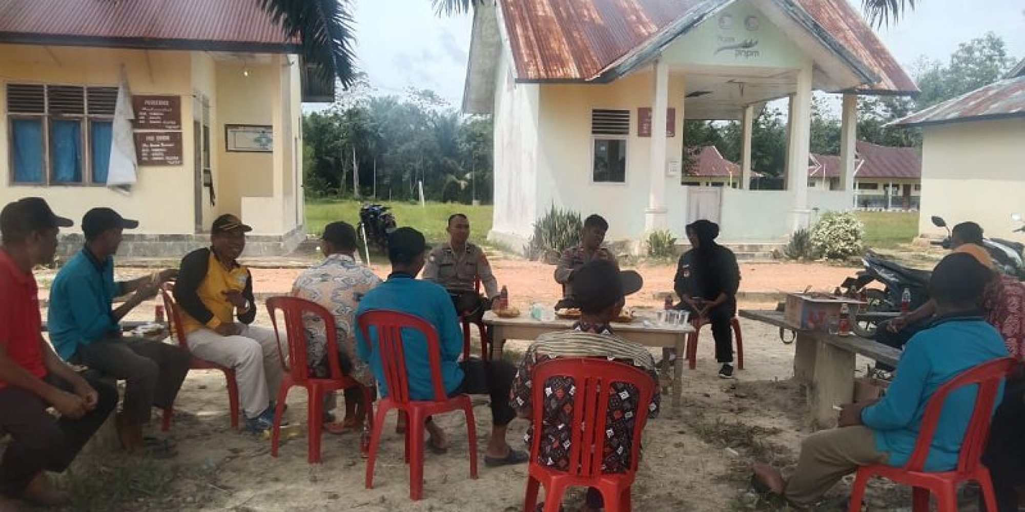 Gelar Jum,at Curhat, Kapolsek Angata Datangi Dan Dengar Keluhan Warga Desa Puunggoni