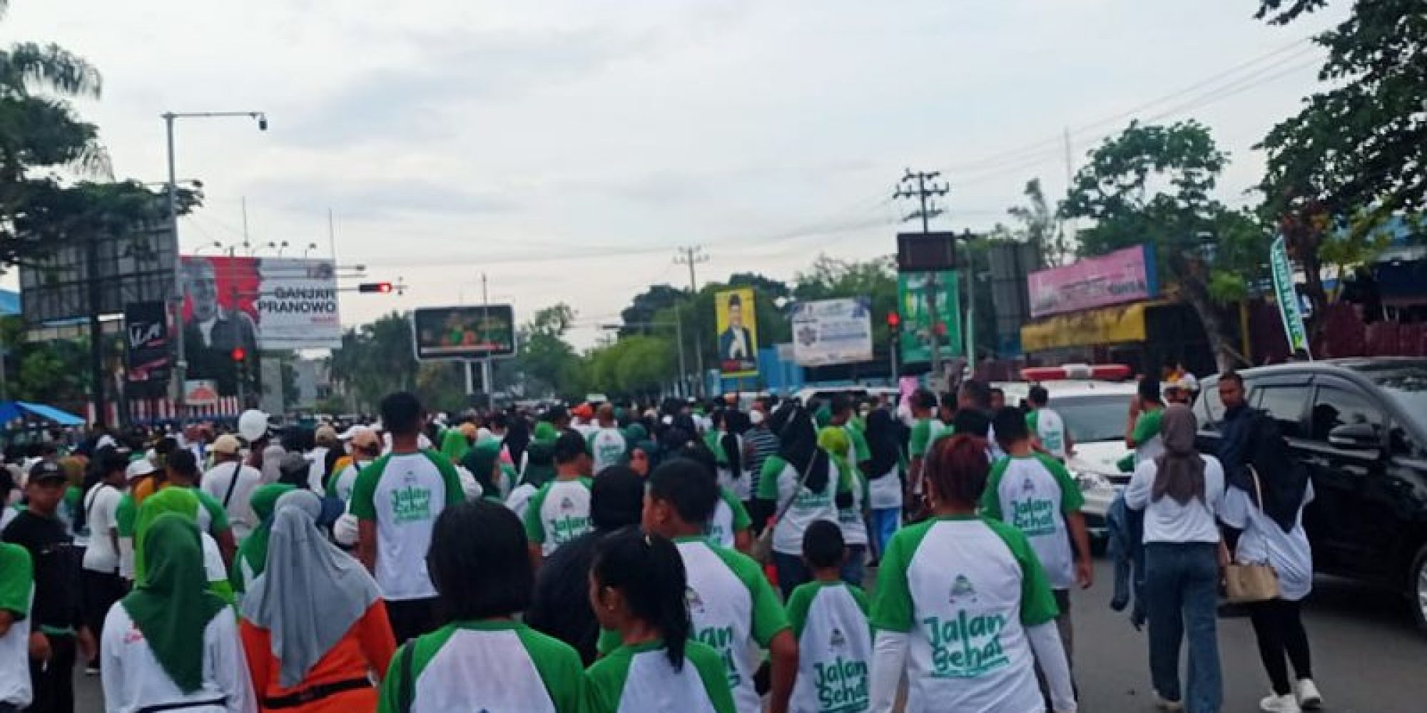 Peringati HUT Ke 16, Pemkab. Konut Gelar Jalan Sehat Dikendari