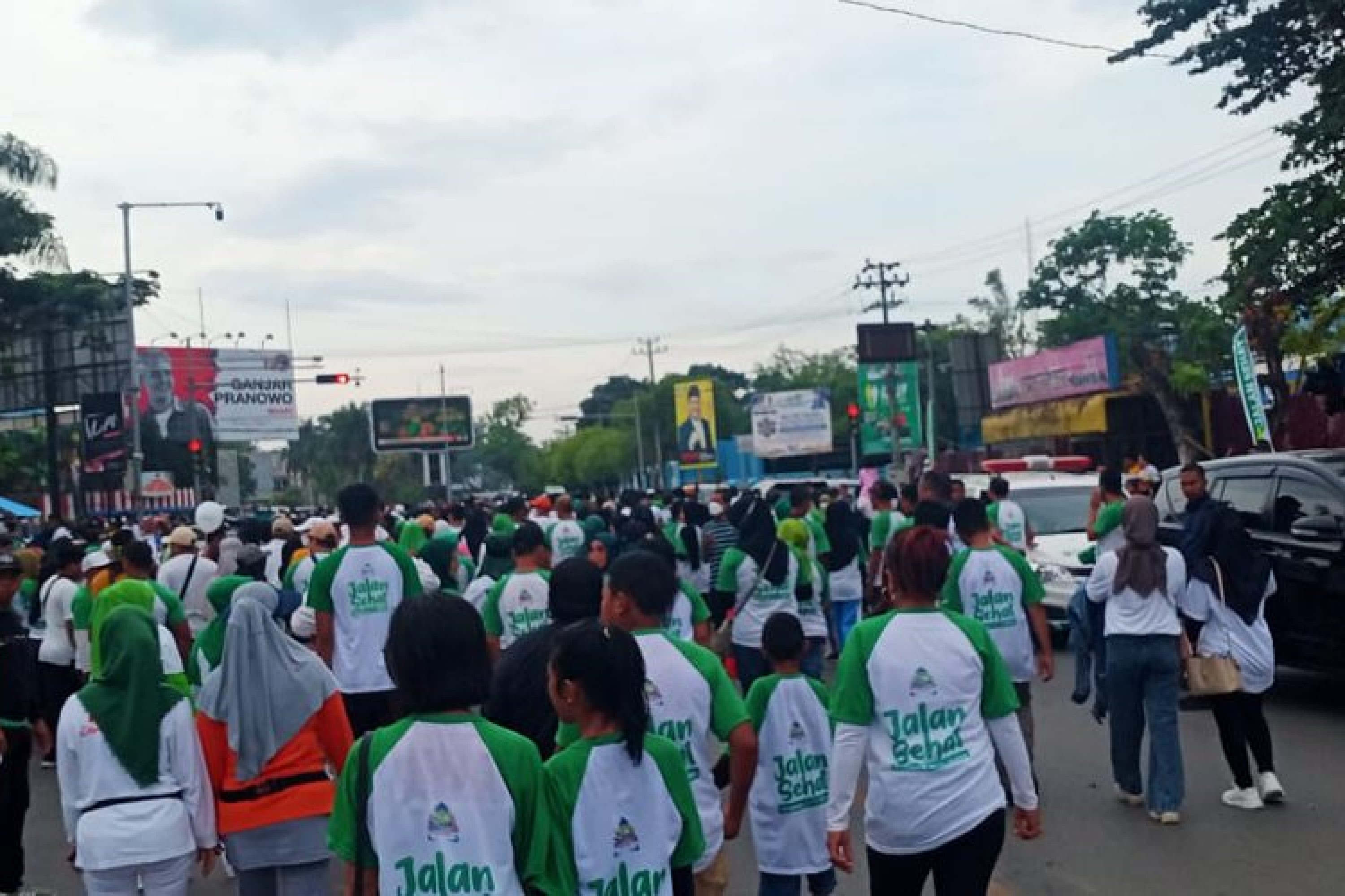 Peringati HUT Ke 16, Pemkab. Konut Gelar Jalan Sehat Dikendari