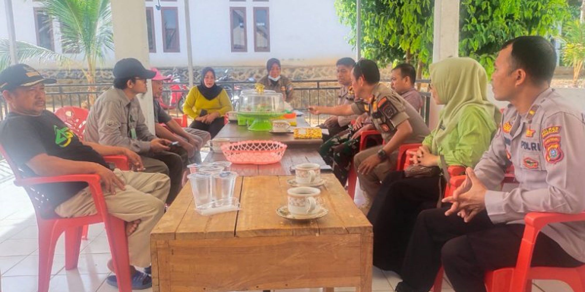 Kapolsek Angata Tampung Aspirasi Warga Pewutaa Diacara Jumat Curhat