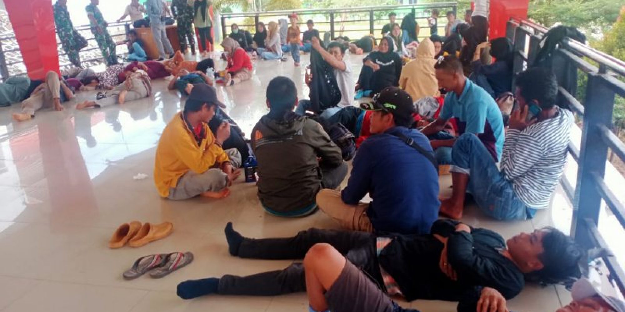 Masa Aksi Dari Tiga Desa Dikecamatan Landawe, Duduki Kantor Bupati Konut Terkait Kompensasi PT CDSM