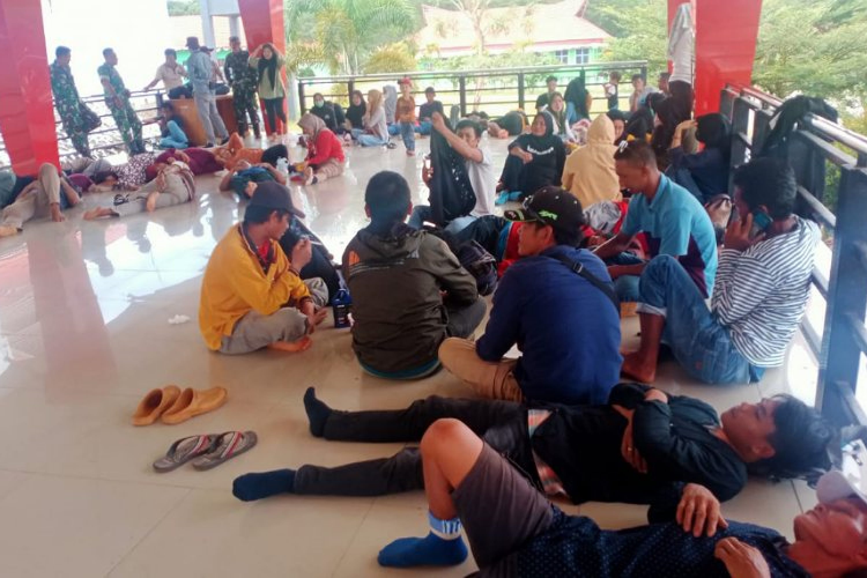 Masa Aksi Dari Tiga Desa Dikecamatan Landawe, Duduki Kantor Bupati Konut Terkait Kompensasi PT CDSM