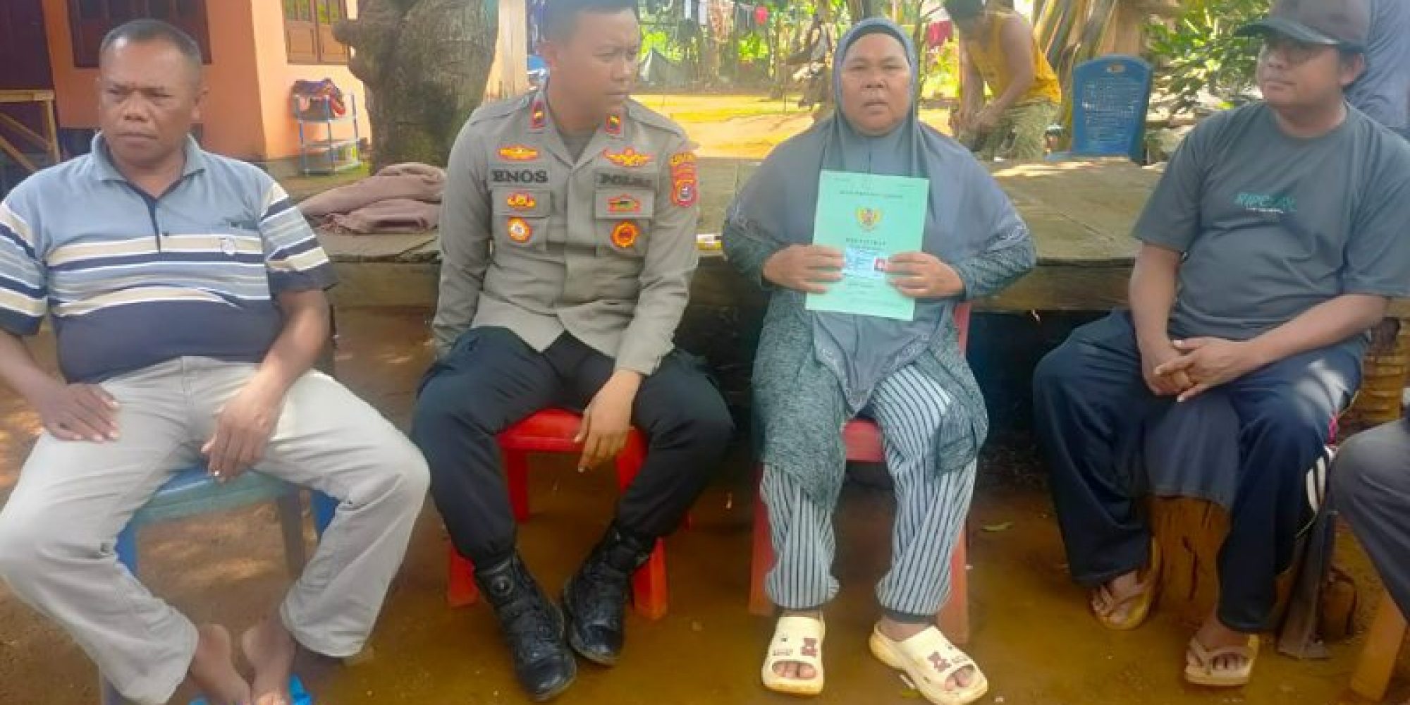 Kunjungi ibu yang Viral Di Medsos Kapolsek  Wiwirano Respon Cepat Atas Penyerobotan Lahannya Oleh Perusahaan Tambang