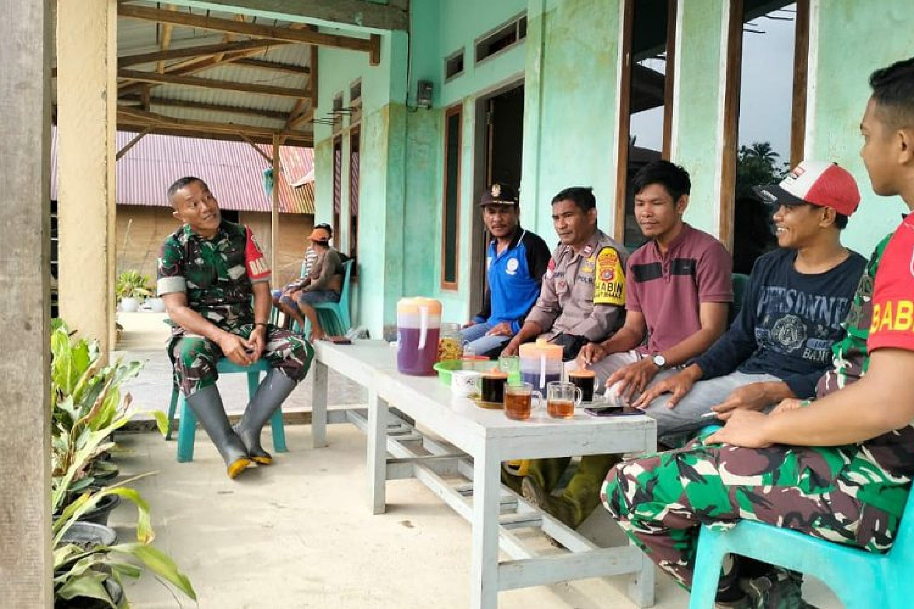 Dalam Rangka Mengawal Dan Mempertahankan NKRI, Sinergitas TNI, POLRI Dan Masyarakat Makin Kompak