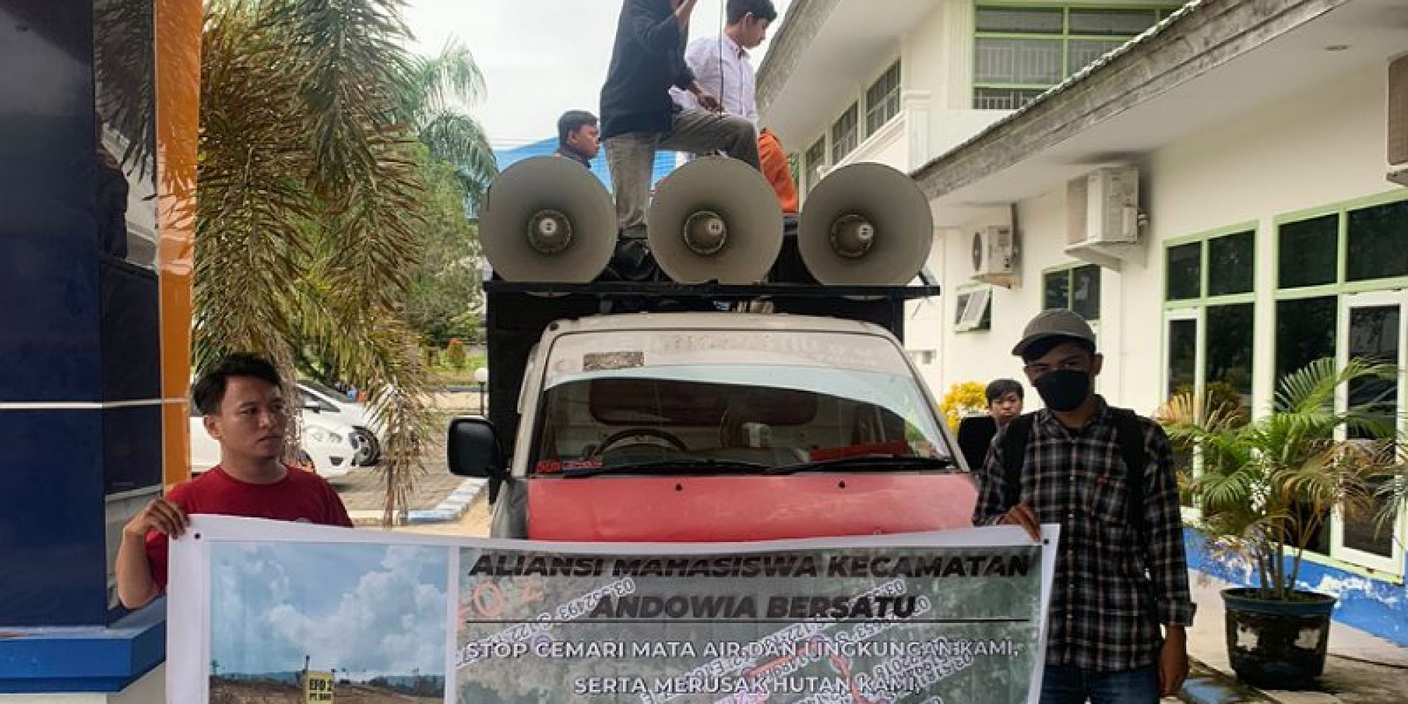 Diduga Tak Miliki Izin Holling, AMKAB Konut Gelar Unras di Kantor PT BNN Kendari
