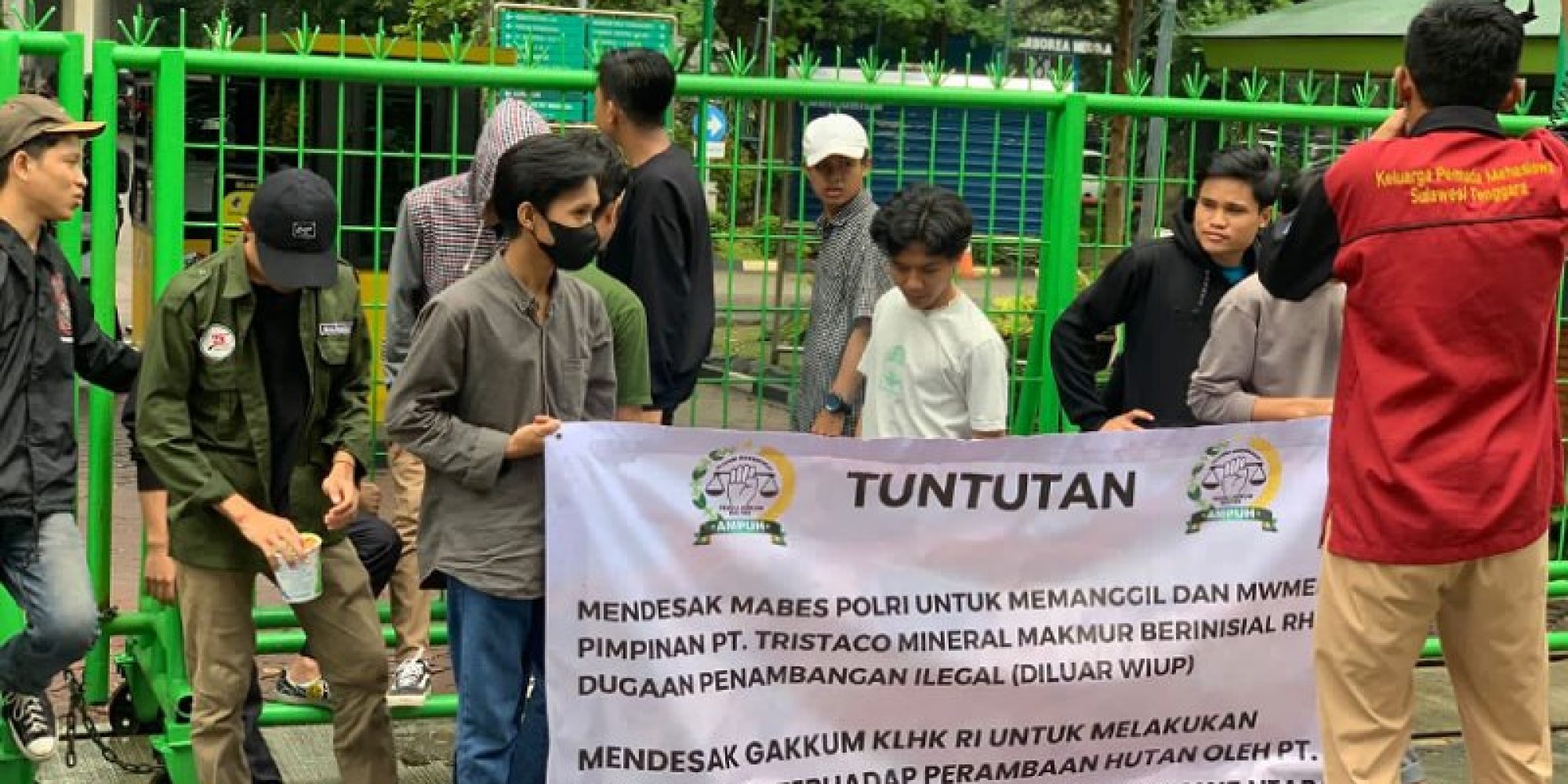 Demo Tuntut Dirut PT. TMM Di Proses Hukun, Ampuh Sultra Geruduk KLHK RI dan Mabes Polri