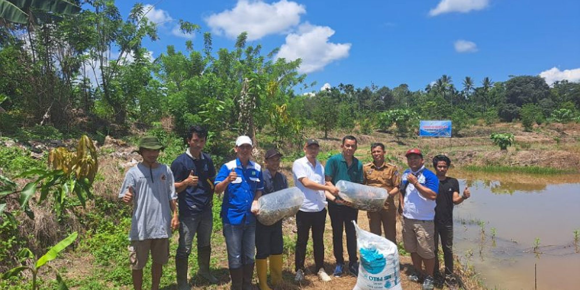 Peduli Terhadap Masyarakat PT. BNP Salurkan CSR Berupa Budidaya Bibit Ikan Nila