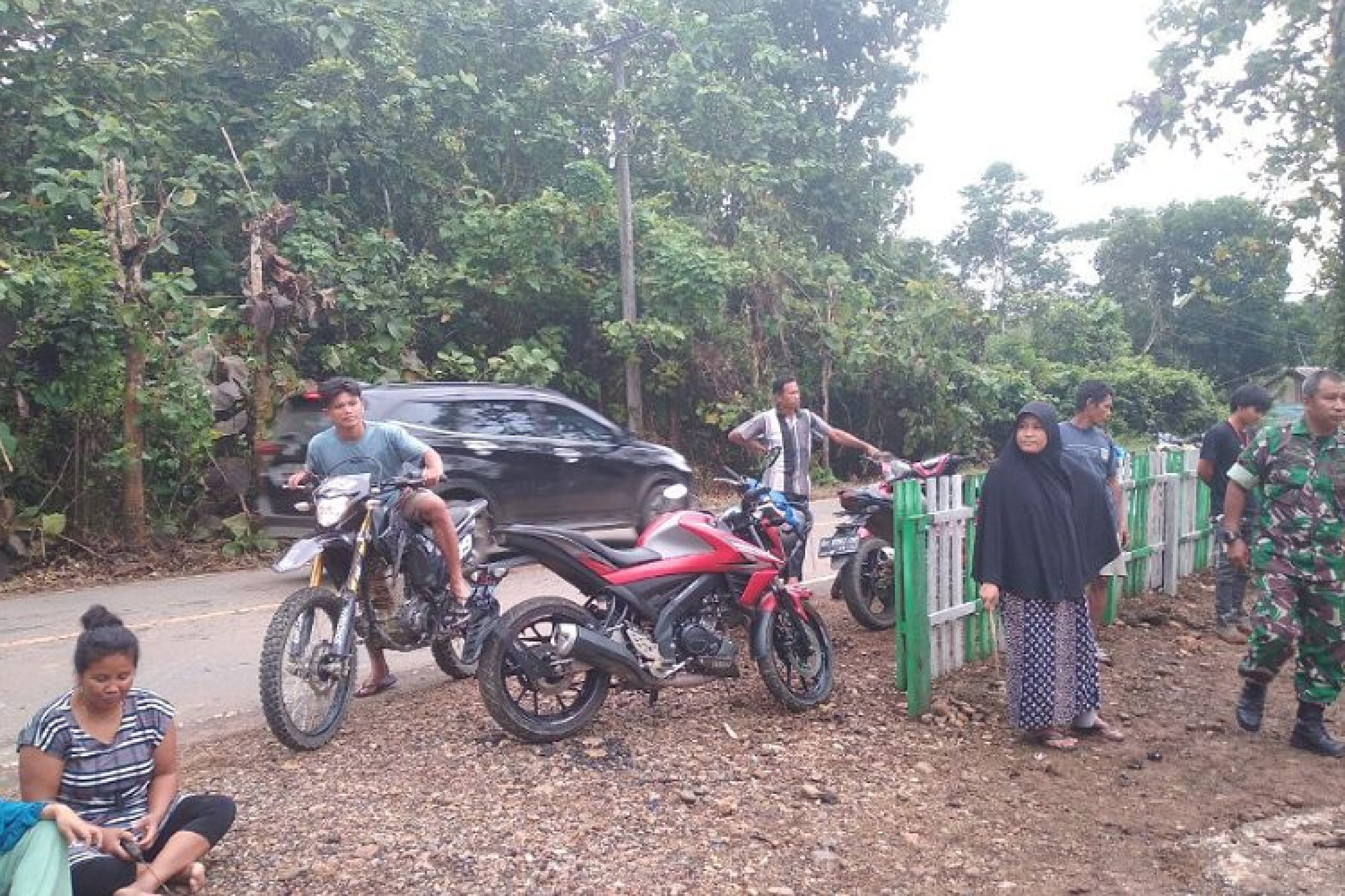 Babinsa Koramil 1430-02/Asera Ajak Warga Binaan Lakukan Kerja Bakti sosial
