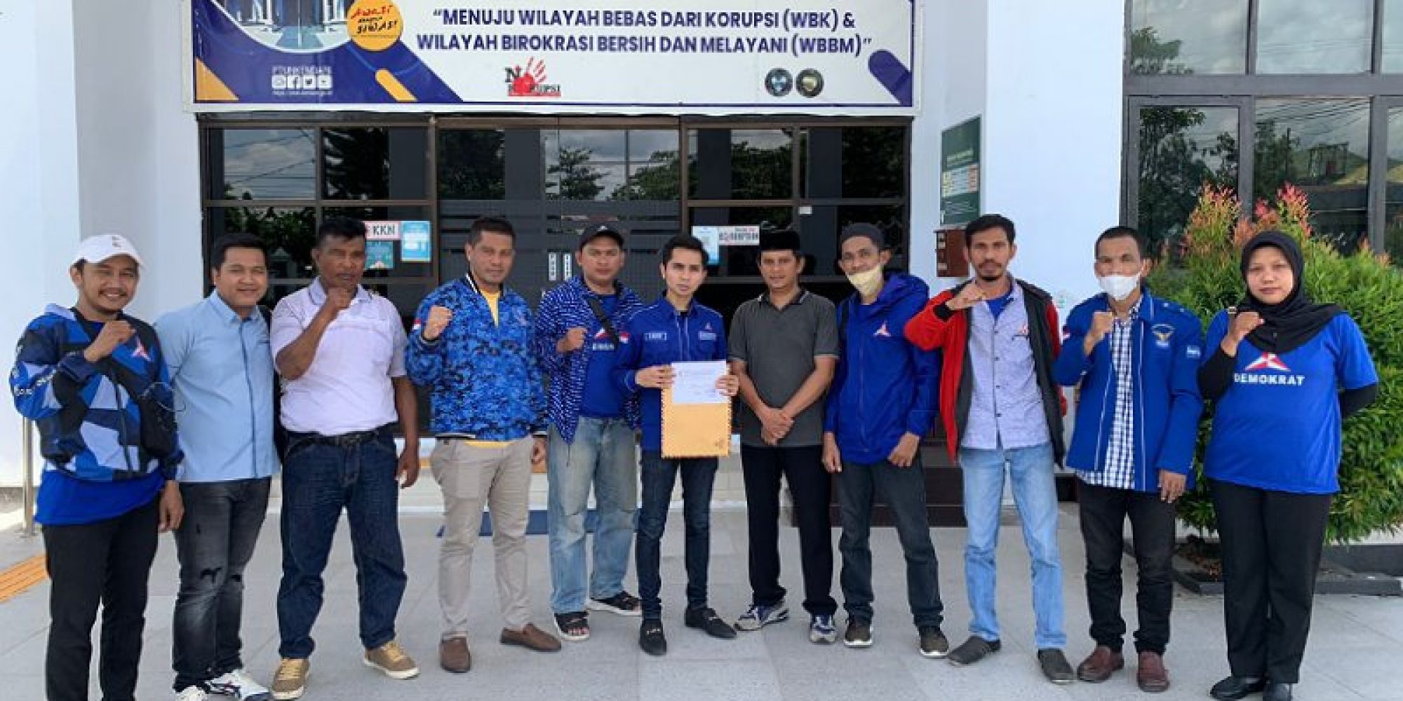 Puluhan Kader DPC PD Kota Kendari datangi PTUN sampaikan surat perlindungan hukum