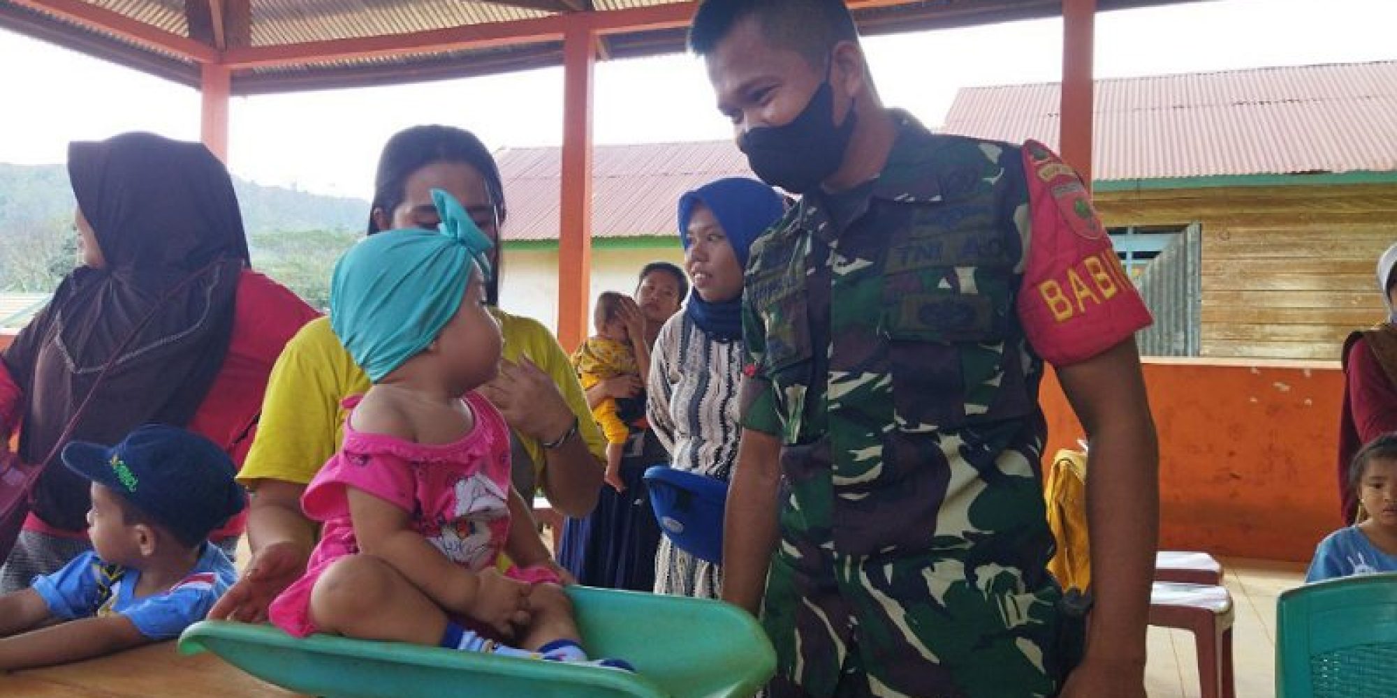 Pastikan Bebas Stunting, Babinsa Koramil 1430-02/Asera Gelar Pendampingan Giat Posyandu
