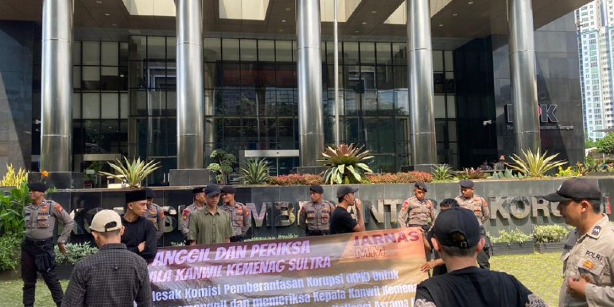 Gelar Aksi Jilid 2, KPK RI Didesak Panggil dan Periksa Eks Kepala Kanwil Kemenag Sultra Inisial (FM)