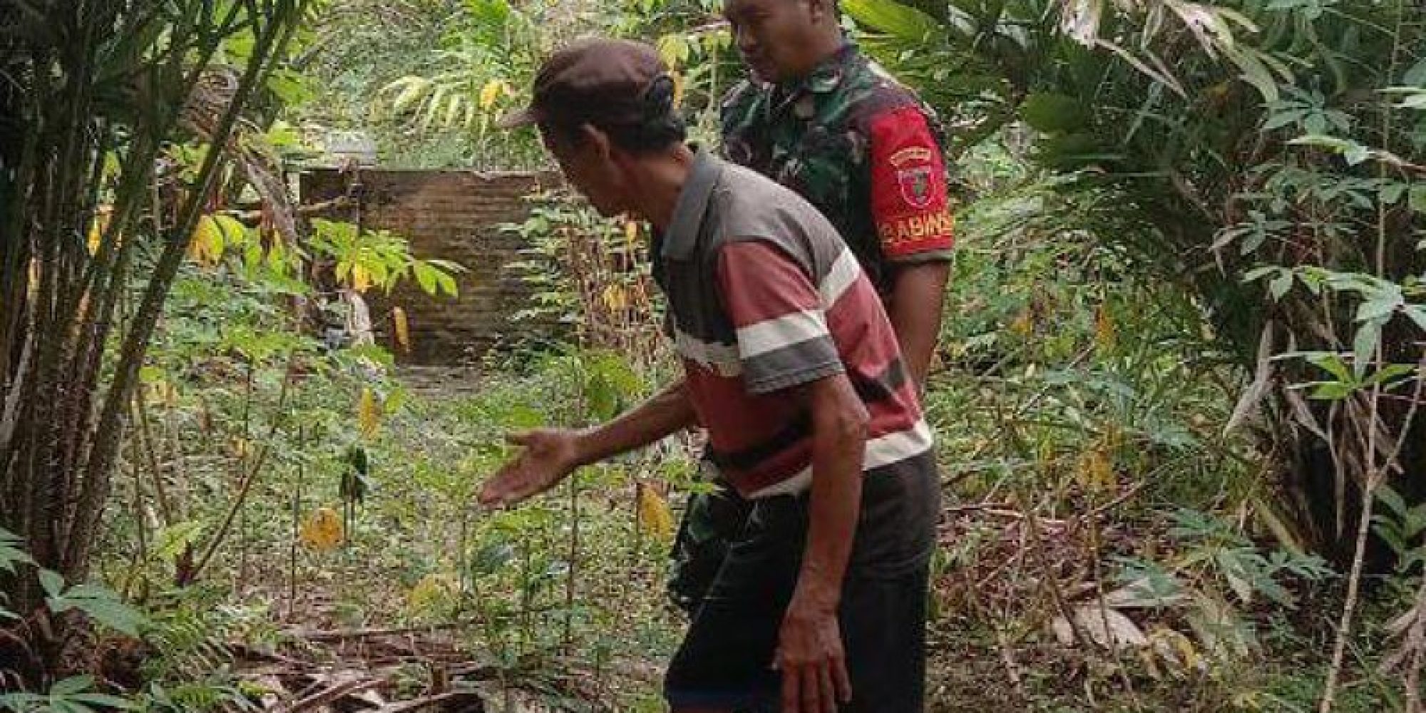 Babinsa Koramil 1430-02/Asera jalin komunikasi Sosial Sembangi Petani Salak