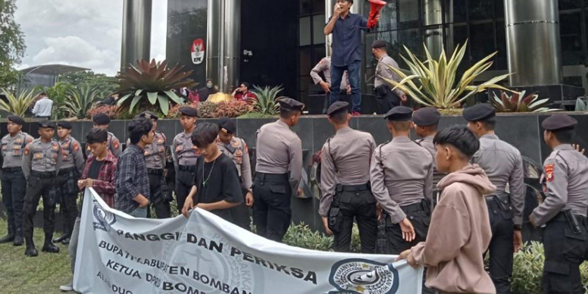 Dugaan Korupsi PDF di Bombana Resmi Dilaporkan ke KPK RI