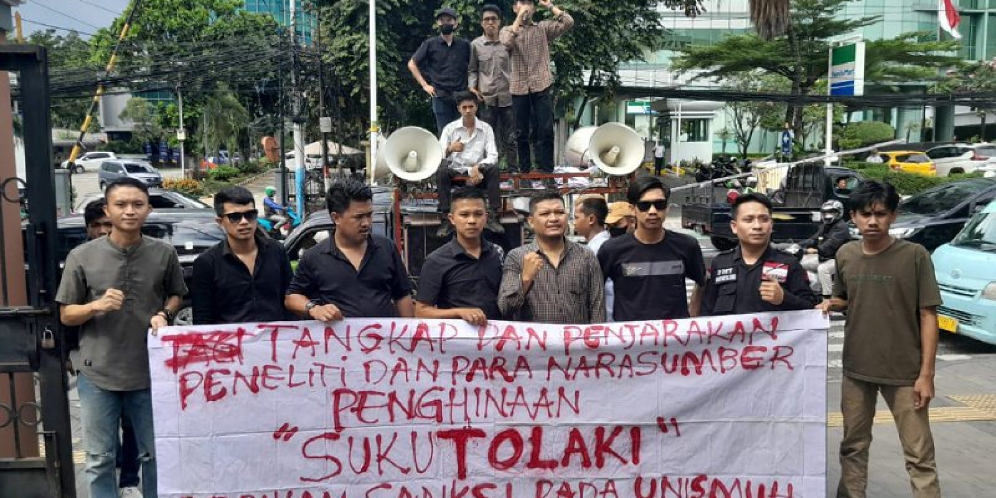 Masyakat Tolaki Bersatu Melakukan Aksi Demonstrasi di Depan PP Muhammadiyah Terkait Penghinaan Suku Tolaki