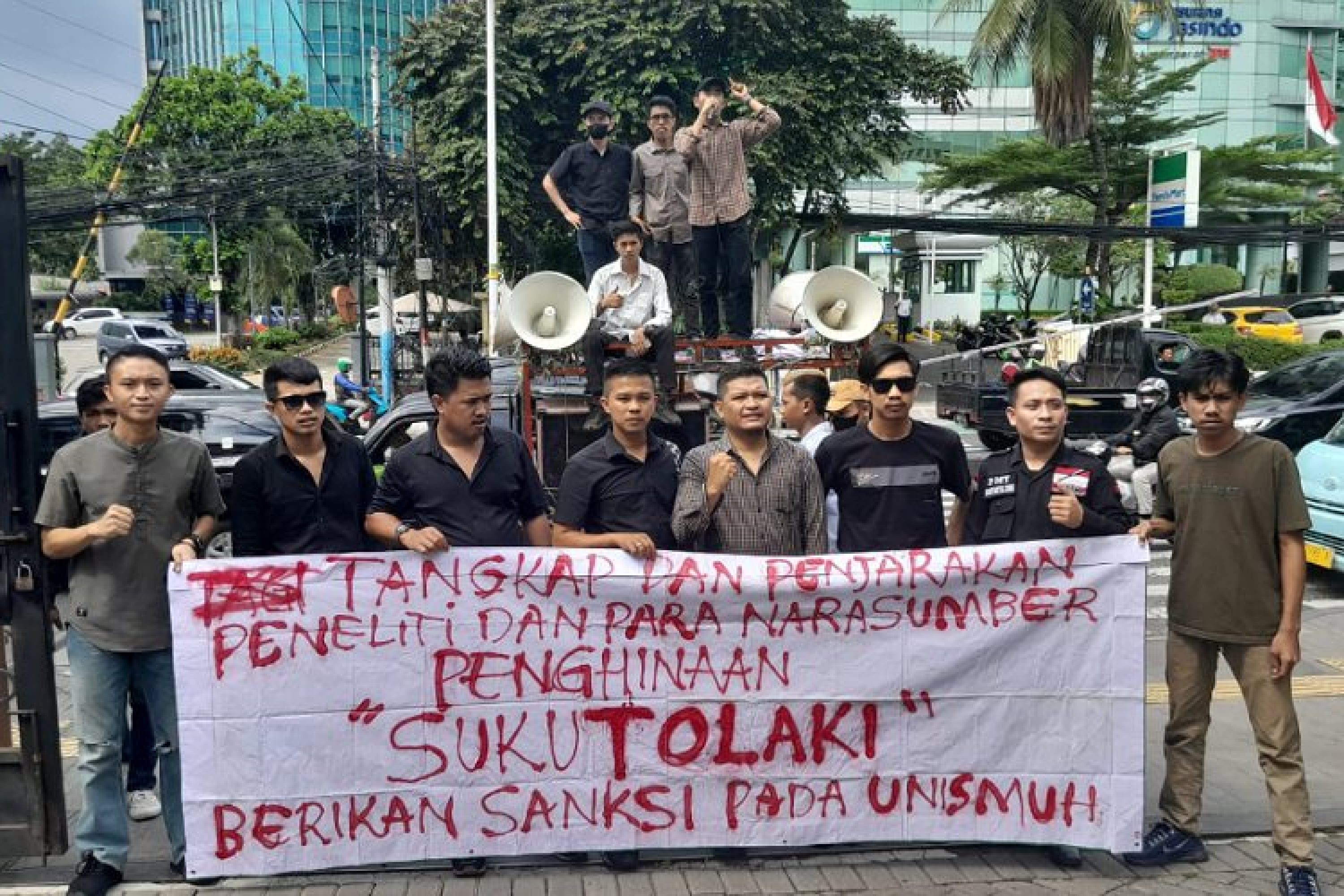 Masyakat Tolaki Bersatu Melakukan Aksi Demonstrasi di Depan PP Muhammadiyah Terkait Penghinaan Suku Tolaki