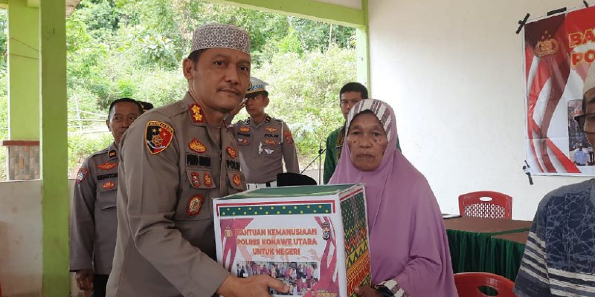 Polres Konut Serahkan Bantuan Kemanusiaan Di Tiga Desa Dan Berikan Layanan Kesehatan