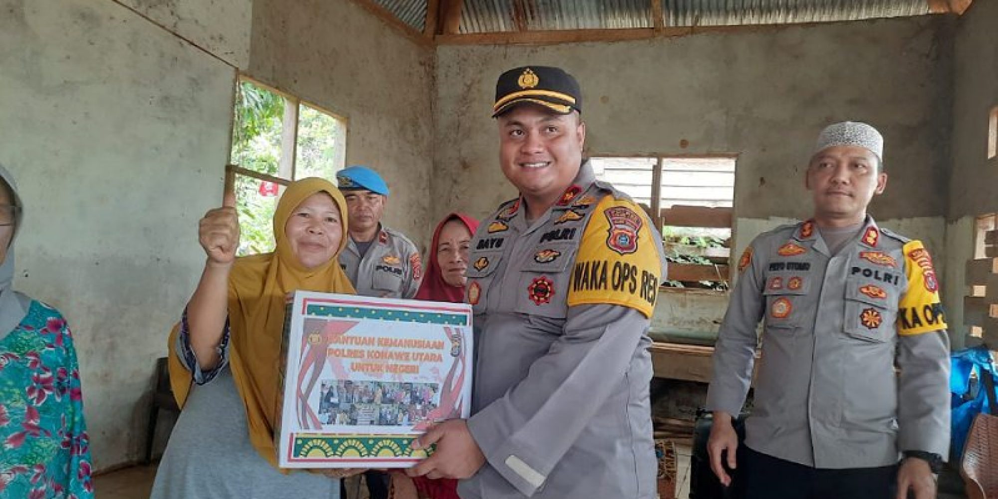 Polres Konawe Utara  Serahkan Bantuan 100 Paket Sembako Pada Warga Kurang Mampu Di Tahap IV