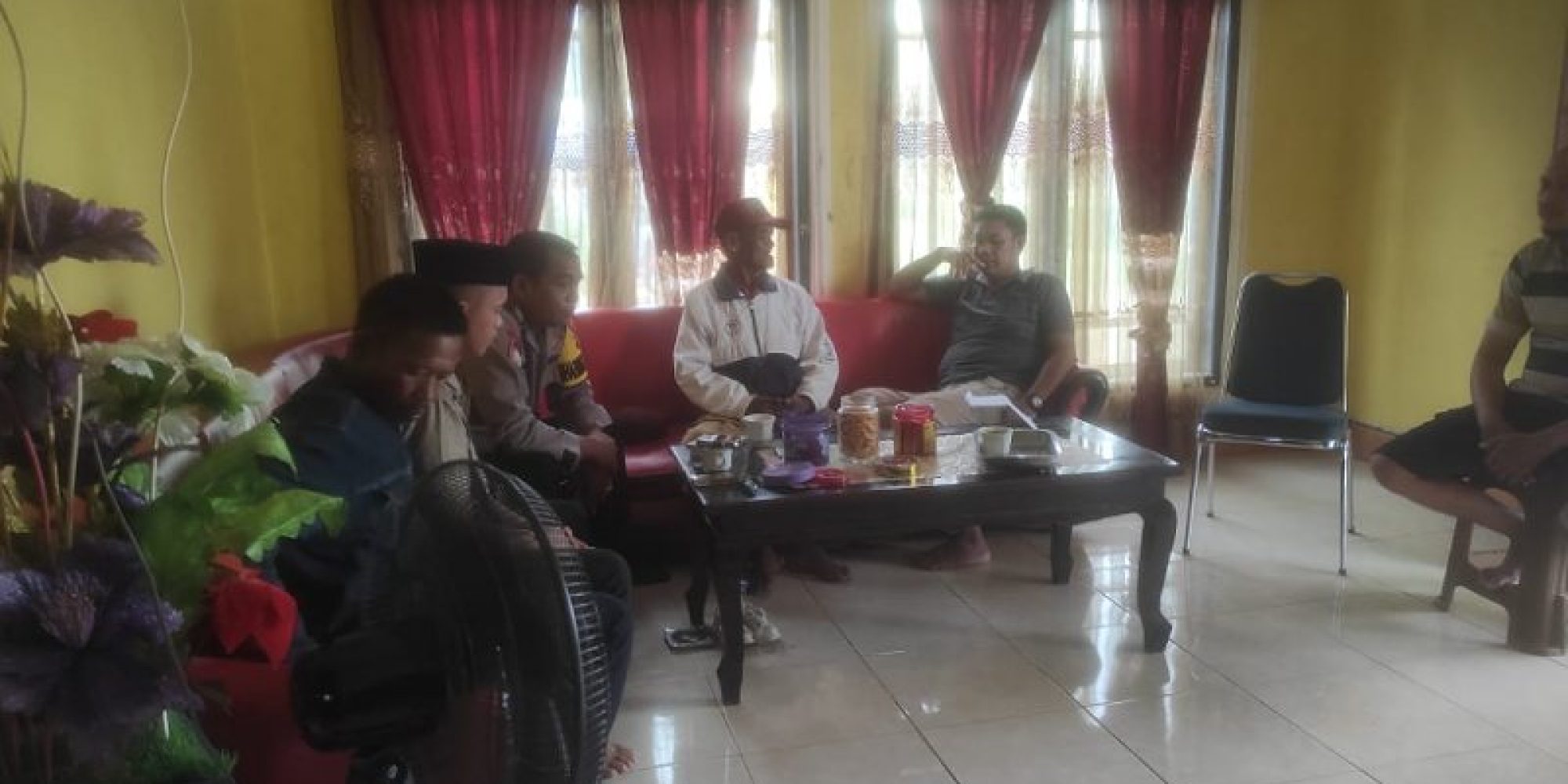Gelar Curhat Dan Ngopi Bareng Bersama Warga, Polsek Mowila Bakal Memediasi Warga Yang Berselisi