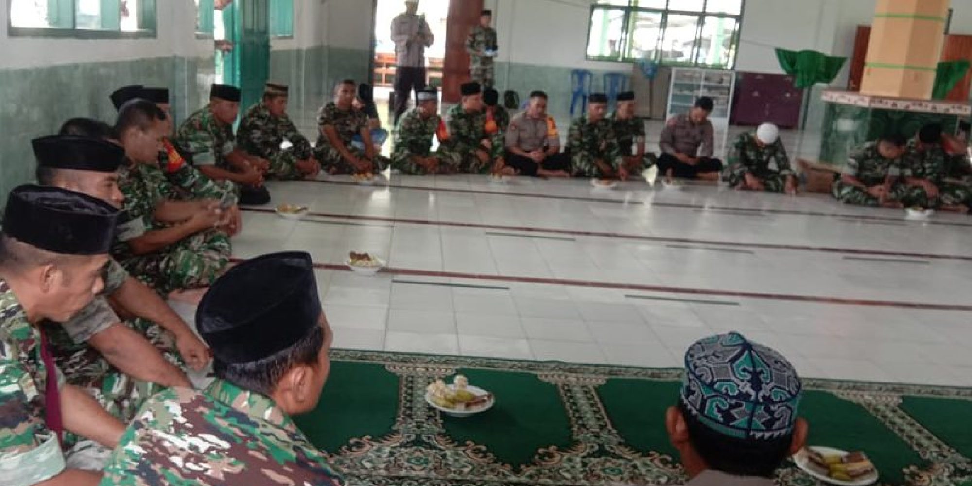 Kodim 1416/Muna Bersama Polres Muna Silaturahmi dan shalat Jumat Berjamaah Serta Doa Bersama Untuk TNI-POLRI Bertugas Ops di Papua