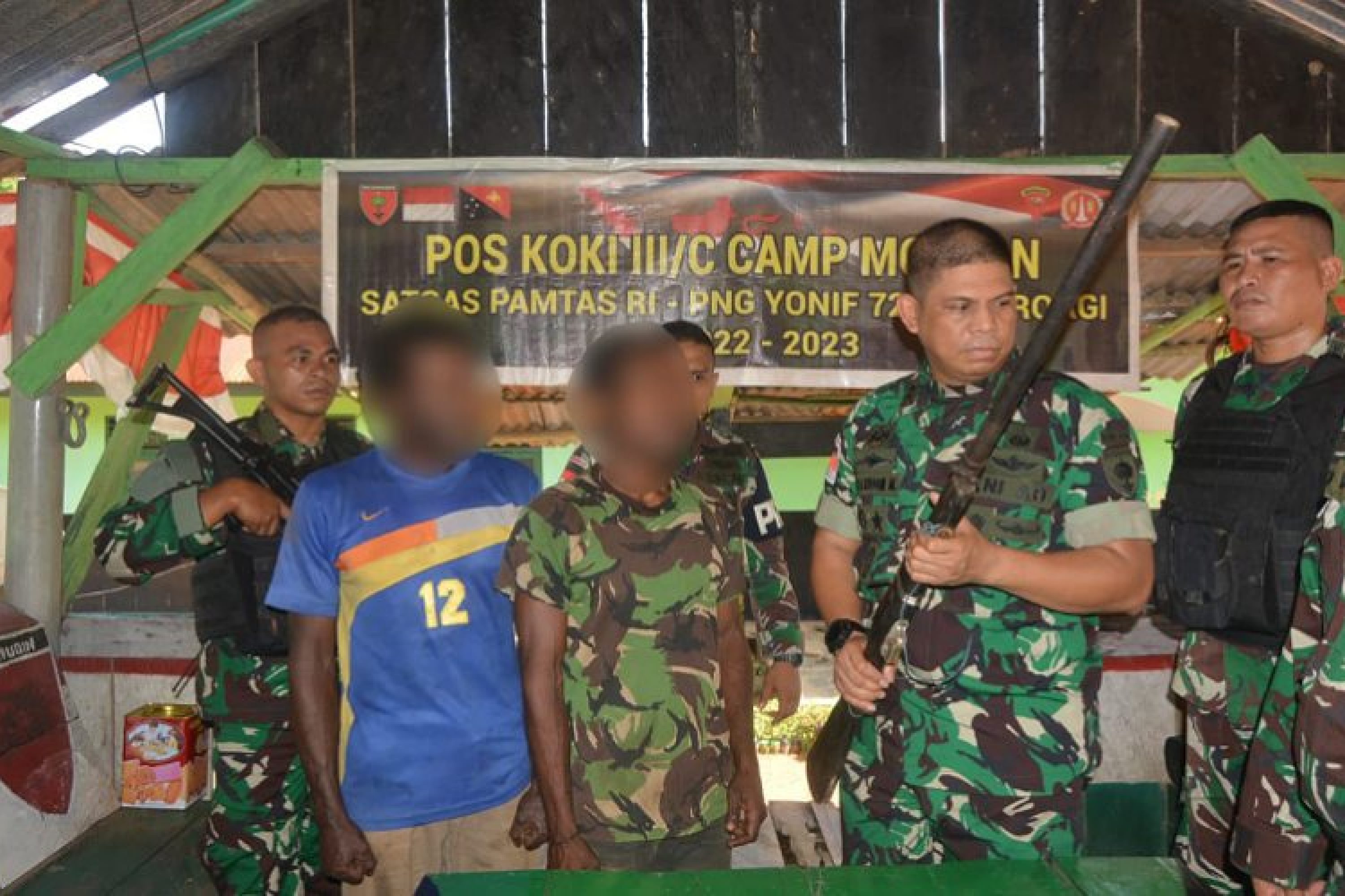 Baik-baik Dengan Rakyat, Satgas Yonif 725/Woroagi Kembali Terima Penyerahan Senjata Api