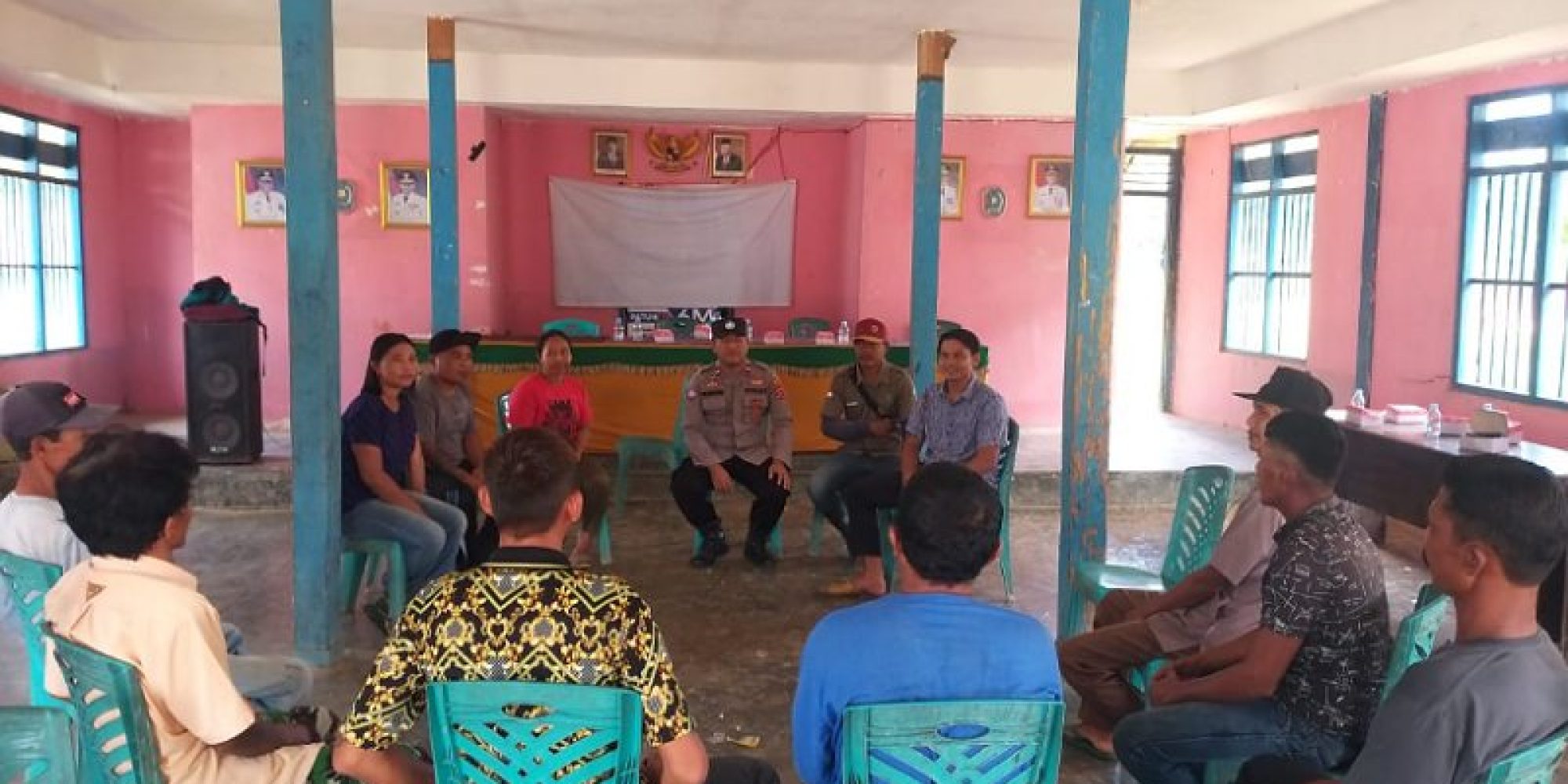 Kapolsek Mowila dan Warga Gelar Ngopi Bareng, Ini Yang di Bahas