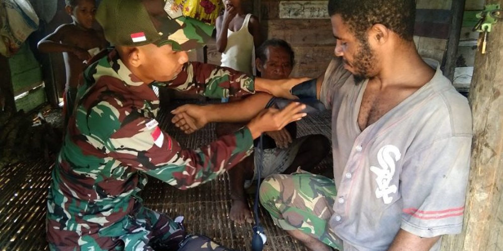 Pengabdian TNI Untuk Rakyat, Satgas Yonif 725/Woroagi Beri Pelayanan Kesehatan Ke Pelosok Perbatasan RI-PNG