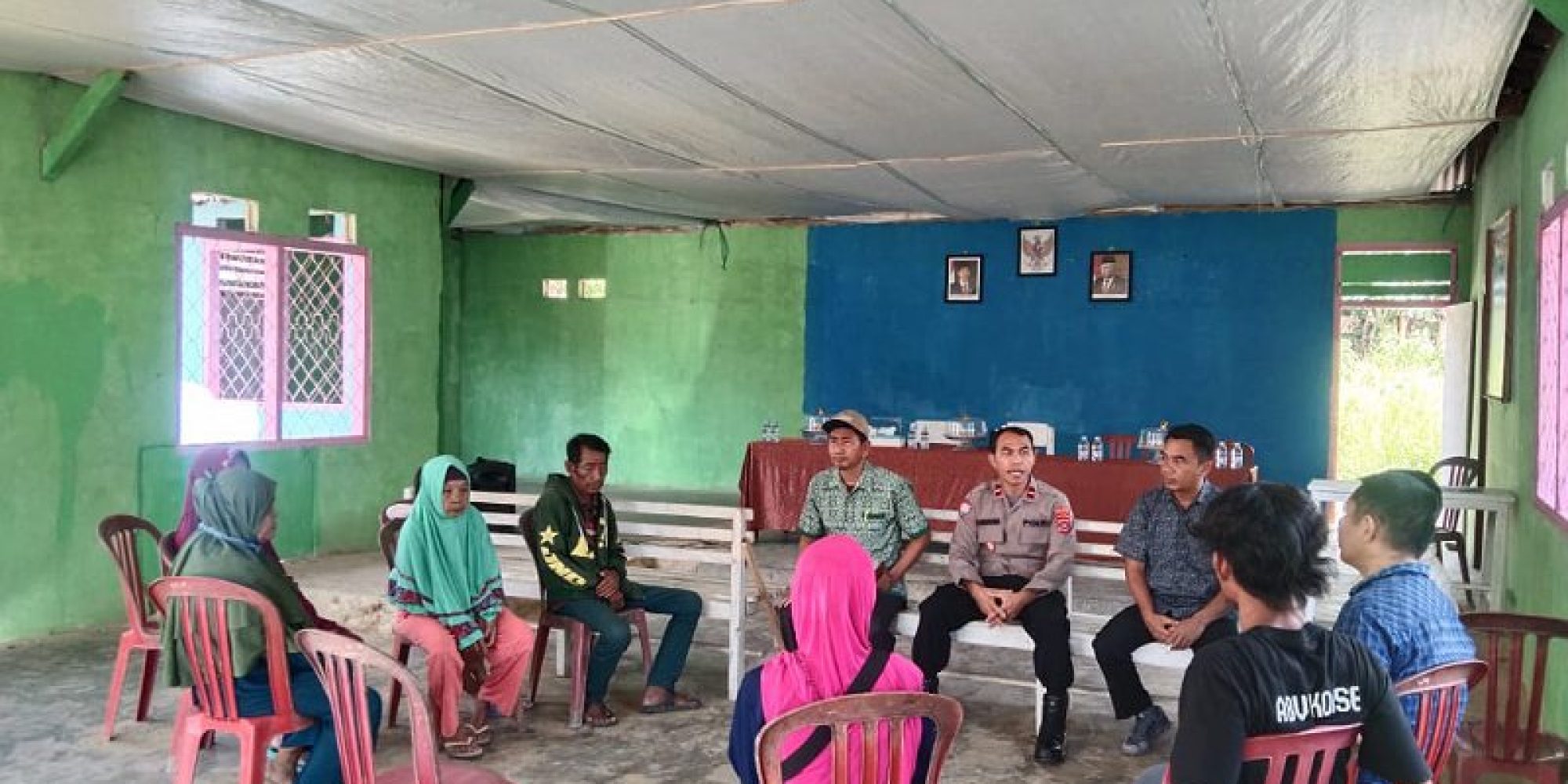 Gelar Curhat Dan Ngopi Bareng, Kapolsek Mowila Ajak Warga Sosialisasi Pentingnya Menghindari Penyalahgunaan Narkoba