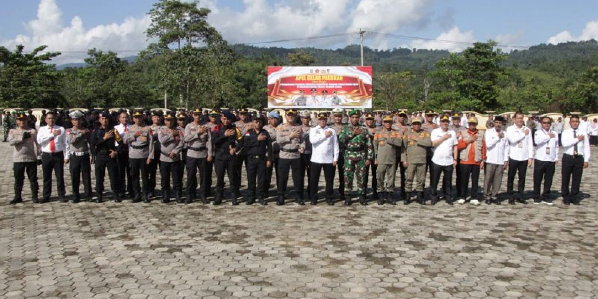 Pemda Konut Kolaborasi Bersama Personil kepolisian danTNI Gelar Apel Pasukan Pengamanan Pilkades Serentak tahun 2023
