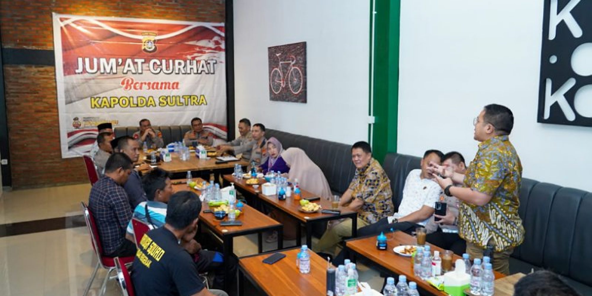 Kapolda Sultra Gelar Jumat Curhat di Kecamatan Baruga, Masyarakat Minta Masjid Dipasangi CCTV