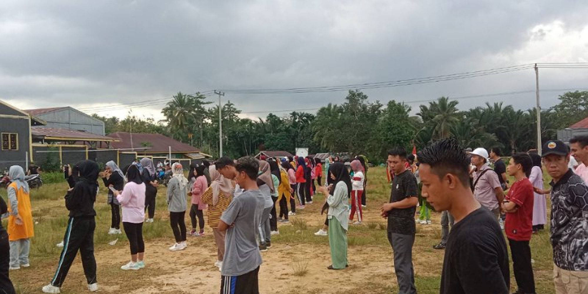 Dalam Rangka Menyongsong Pemilu 2024, PPK Angata Menggelar Senam Sehat Bersama PPS