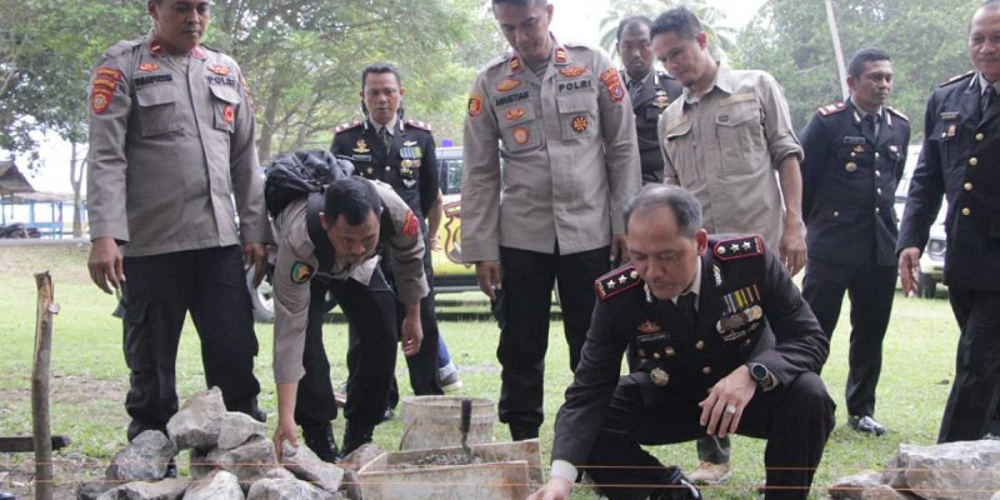 Selain Gelar Jum’at Curhat di Kec Lembo, Kapolres Konut Juga Rangkaikan Peletakan Batu Pertama Pembangunan Pospol