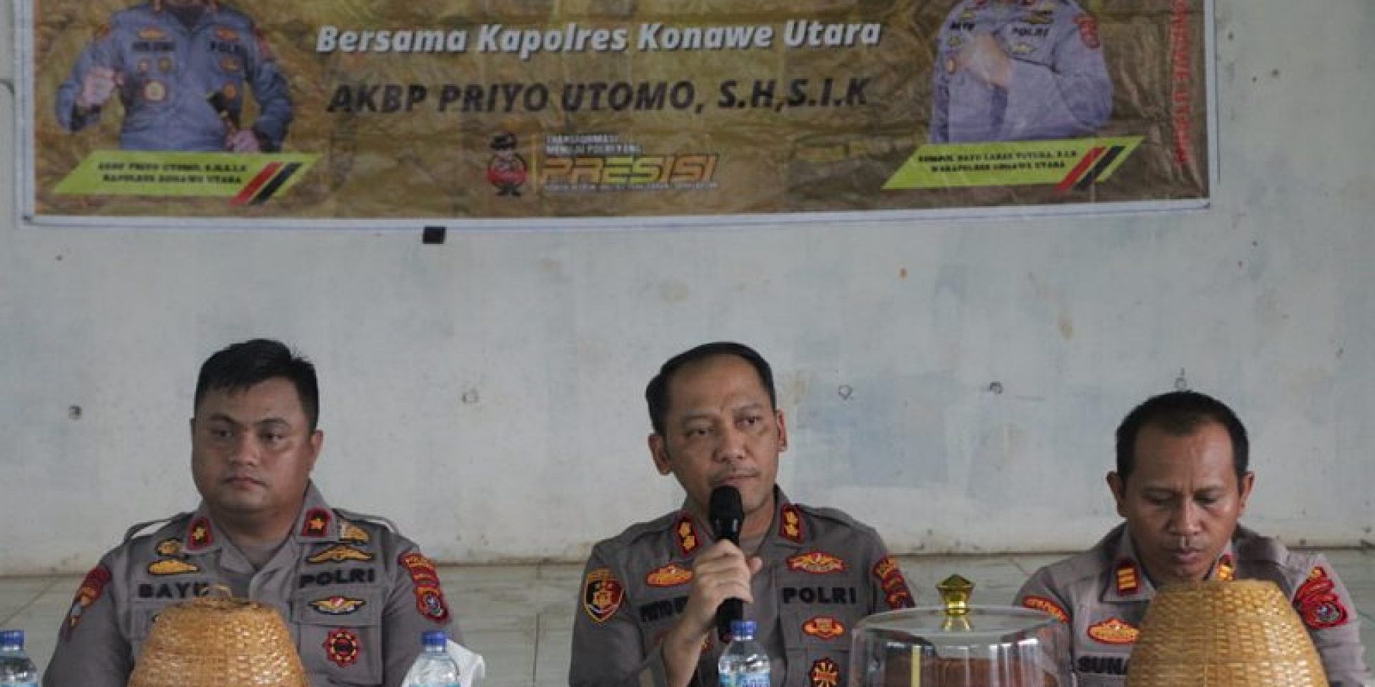Jumat Curhat, Kapolres Konut Serahkan Bantuan Sosial Dalam Rangka Menyambut Hari Bhayangkara Ke 77