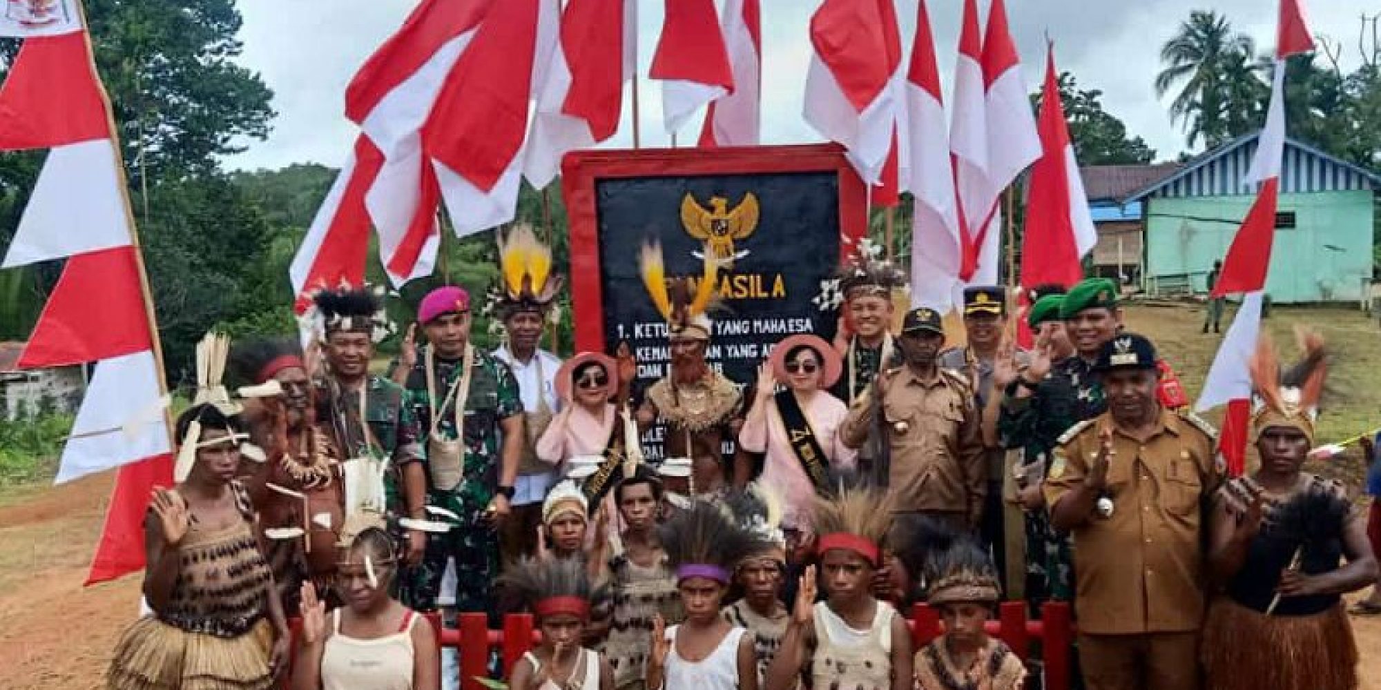Prakarsa Satgas Pamtas RI-PNG Yonif 725/Wrg, Danrem 174/ATW Resmikan Tugu Pancasila