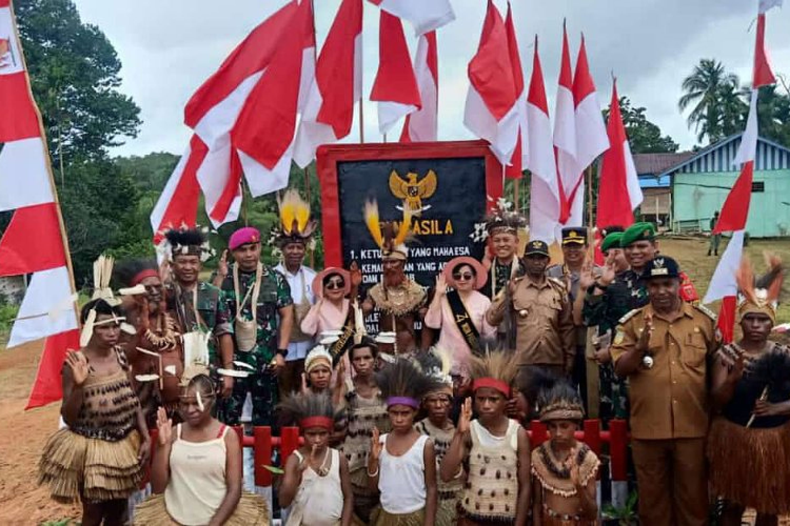 Prakarsa Satgas Pamtas RI-PNG Yonif 725/Wrg, Danrem 174/ATW Resmikan Tugu Pancasila