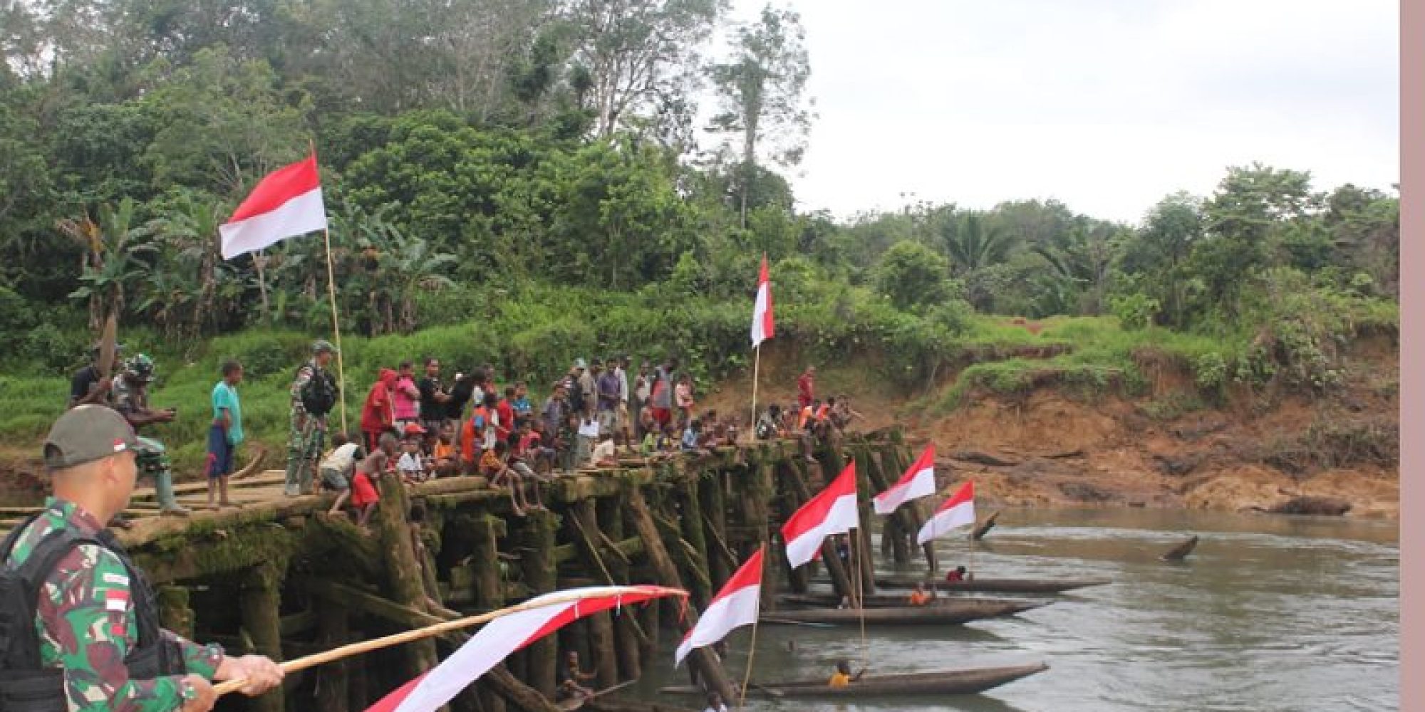 Ciptakan Mental Juara, Satgas Pamtas Yonif 725/Woroagi Gelar Lomba Dayung Perahu Untuk Masyarakat Di Perbatasan Papua
