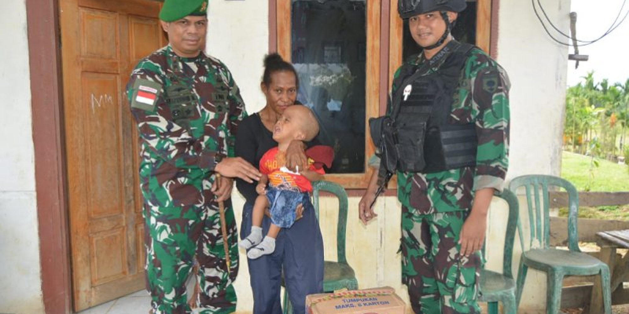 Tak Hanya Perhatian Terhadap Anggota, Dansatgas Yonif 725/Woroagi Peduli Anak Penderita Hidrosefalus