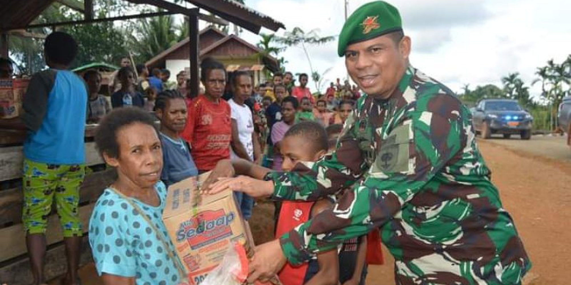 Cinta Kasih TNI Di Perbatasan RI-PNG, Satgas Yonif 725/Woroagi Bagikan Sembako Santunan Kepada Anak Yatim