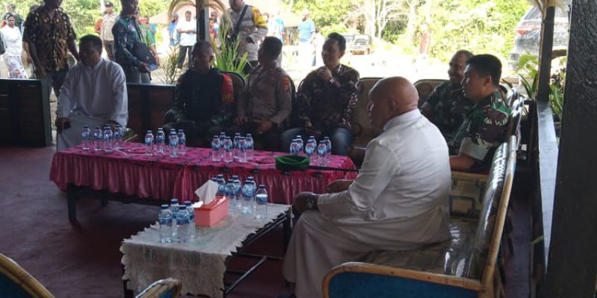 Kunjungan Uskup Agung Merauke Di Waropko, Pastor : Satgas Yonif 725/Wrg Pantas Dihormati