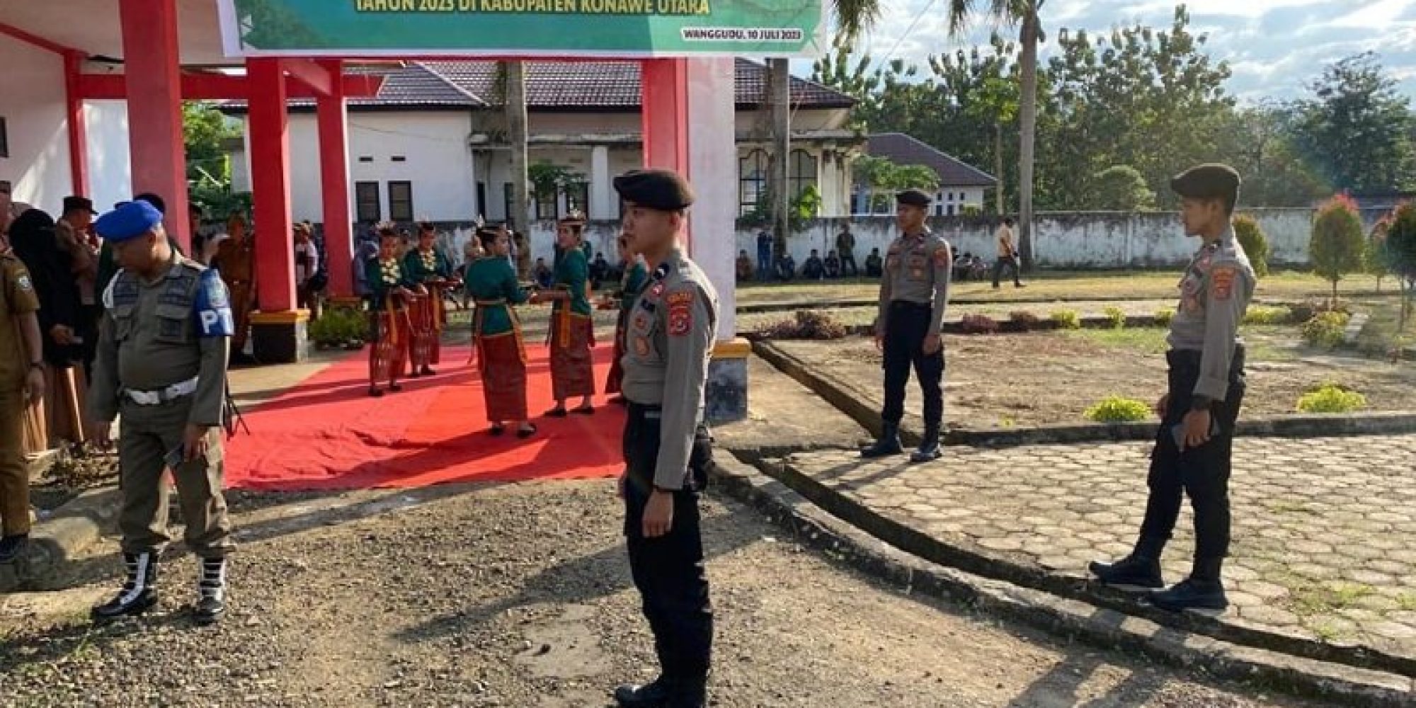 110 Personil Polres Konawe Utara Diturunkan Untuk Mengamankan Pelantikan Kades Se-Kab Konut