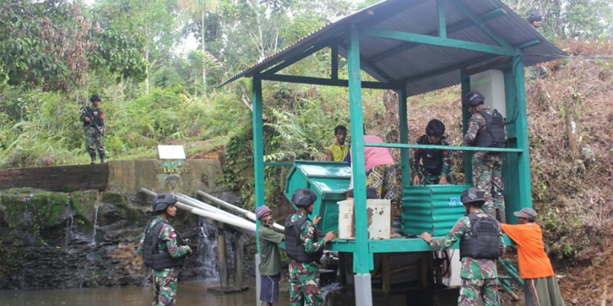 2 Tahun Tidak Lagi Berfungsi, Satgas Yonif 725/Wrg Perbaiki Pembangkit Listrik Tenaga Air (PLTA) Di Perbatasan Papua
